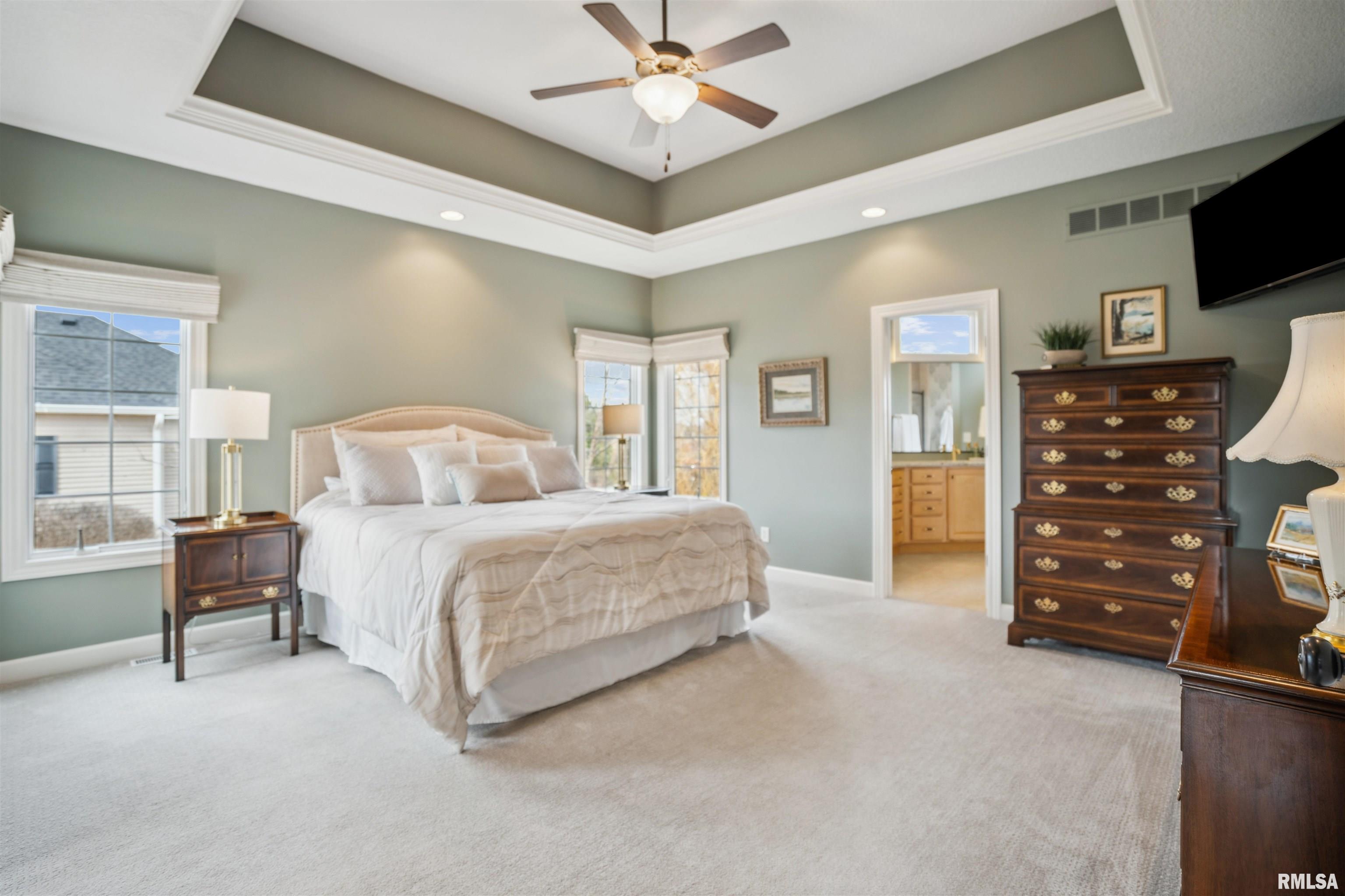 6049 Whispering Hill Drive, Bettendorf, Iowa image 15