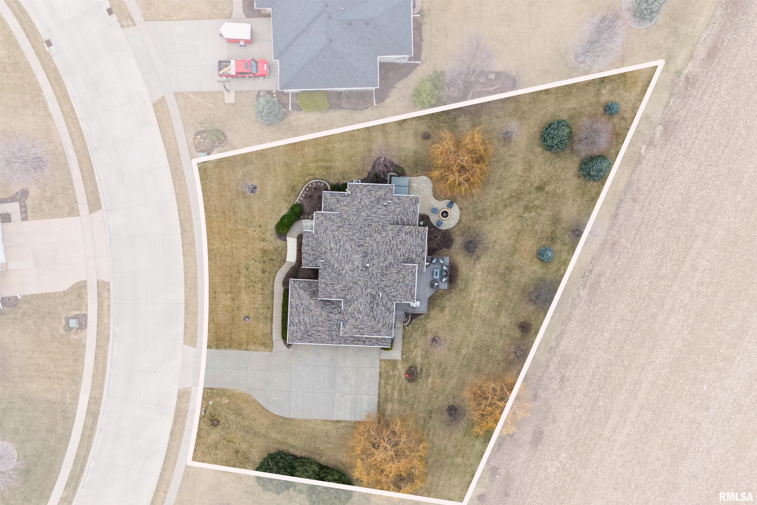 6049 Whispering Hill Drive, Bettendorf, Iowa image 37
