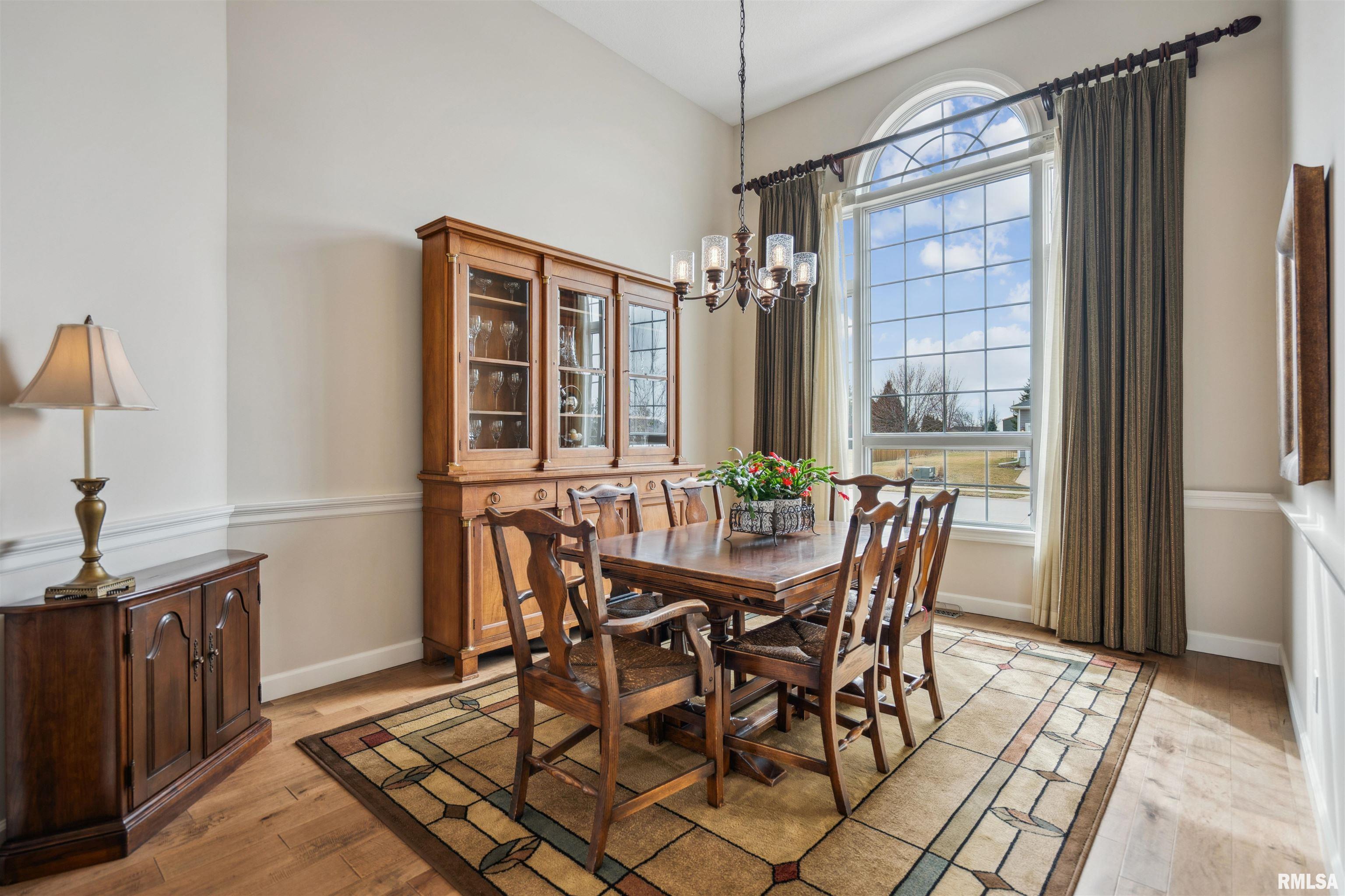 6049 Whispering Hill Drive, Bettendorf, Iowa image 5