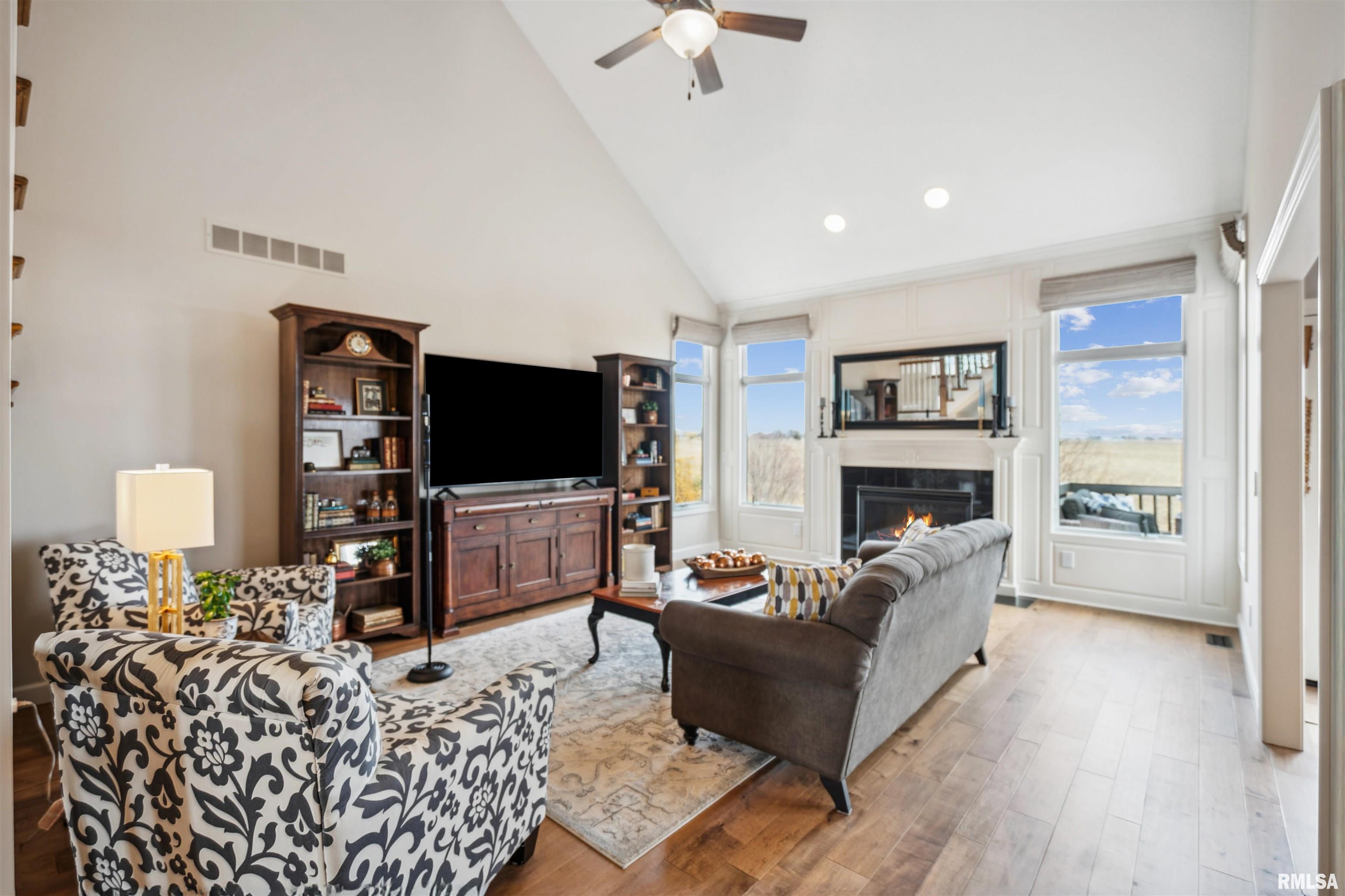 6049 Whispering Hill Drive, Bettendorf, Iowa image 8