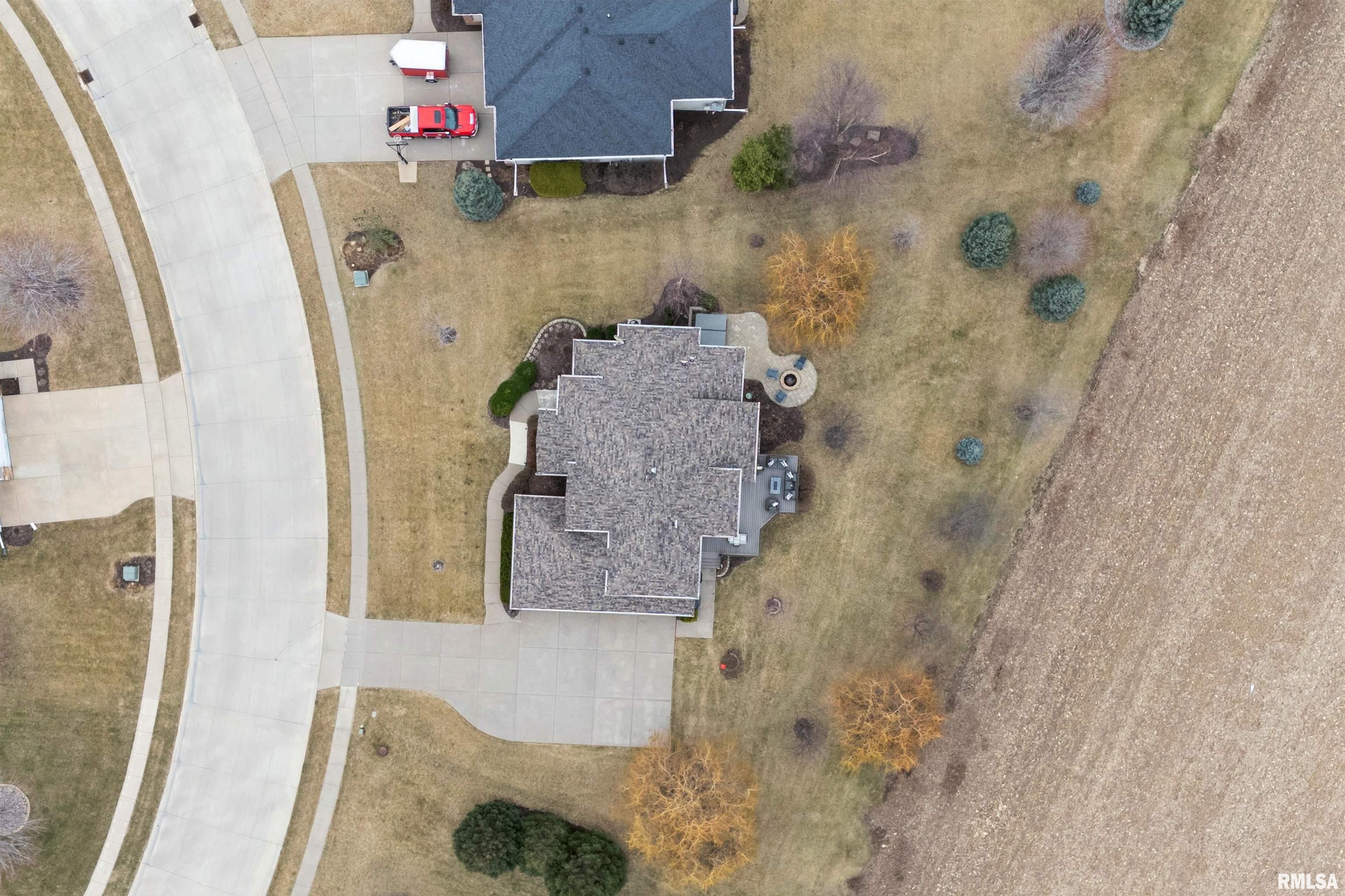 6049 Whispering Hill Drive, Bettendorf, Iowa image 38
