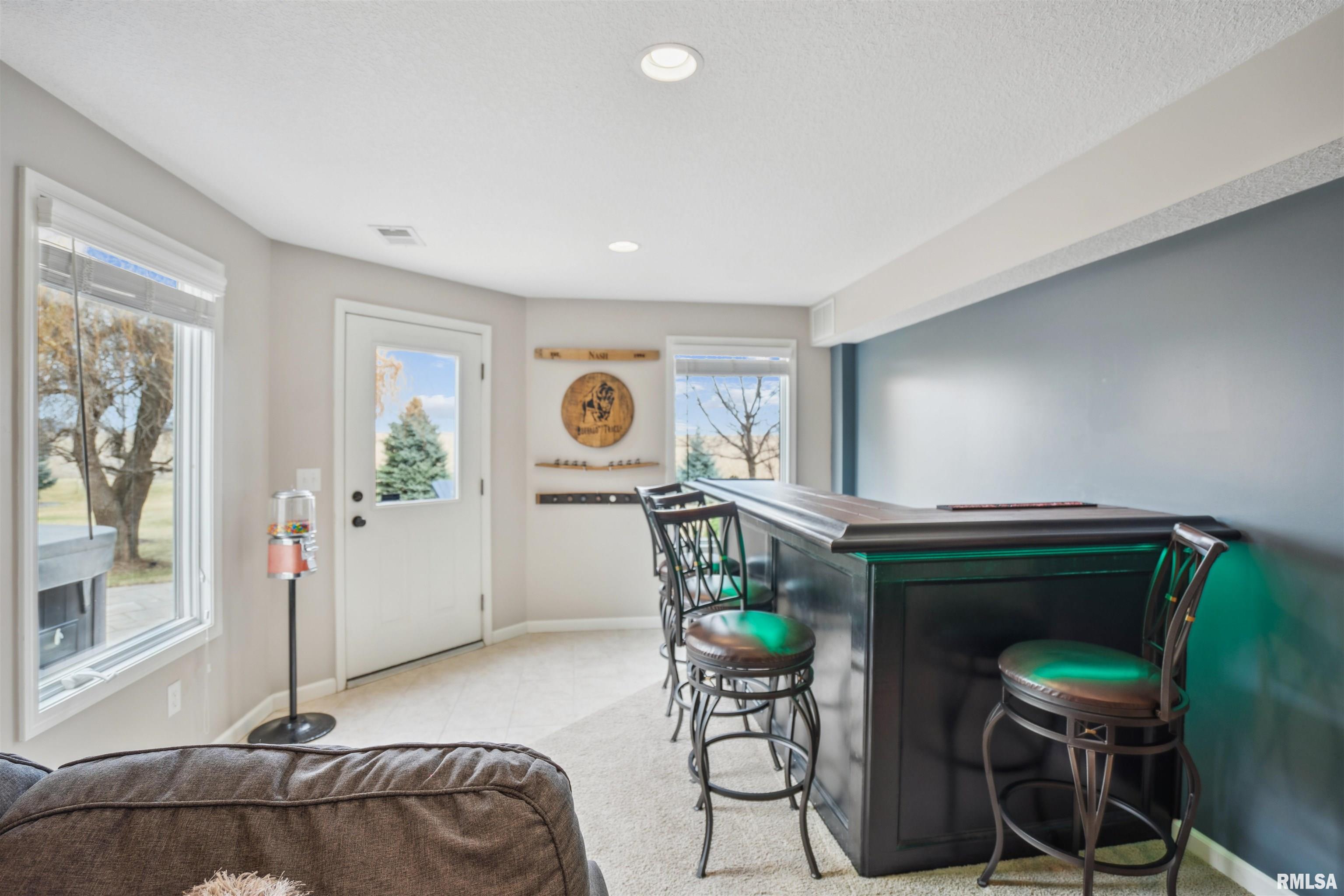 6049 Whispering Hill Drive, Bettendorf, Iowa image 27