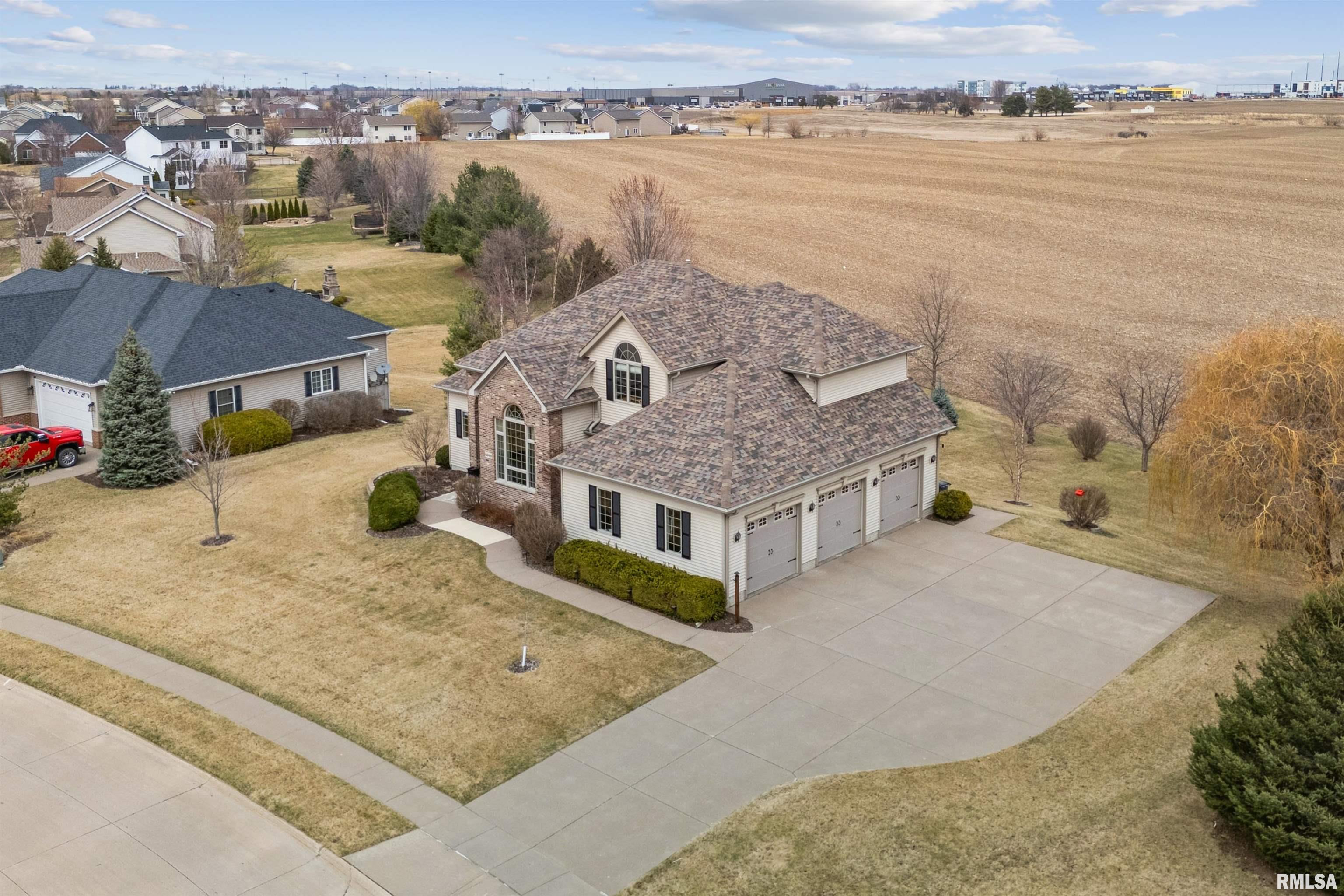 6049 Whispering Hill Drive, Bettendorf, Iowa image 35