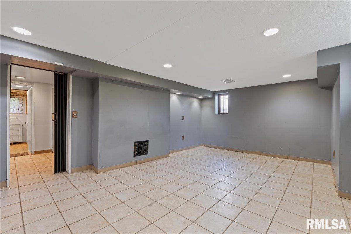 1729 11th Avenue, Moline, Illinois image 36