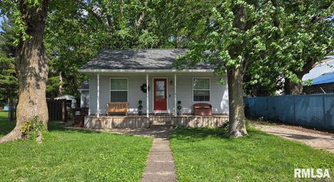 Photo of 120 S STATE Street, Divernon, IL 62530 (MLS # CA1043246)