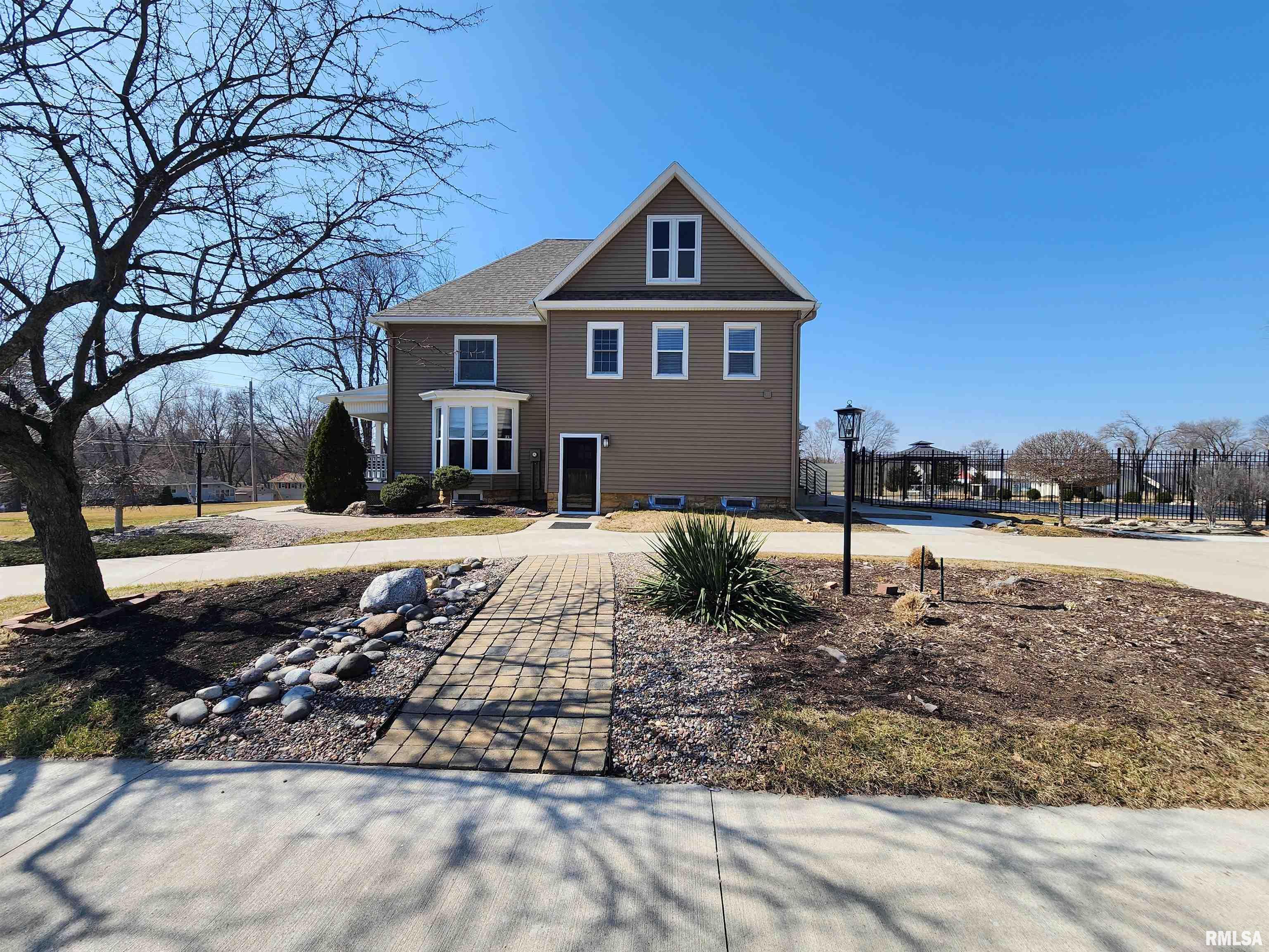 2708 E 46th Street, Davenport, Iowa image 3