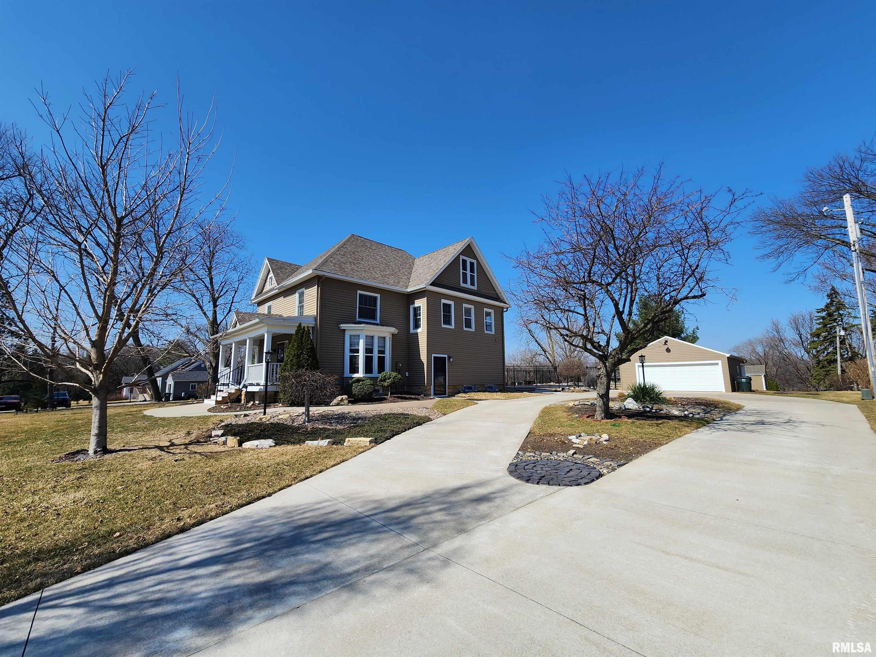 2708 E 46th Street, Davenport, Iowa image 2
