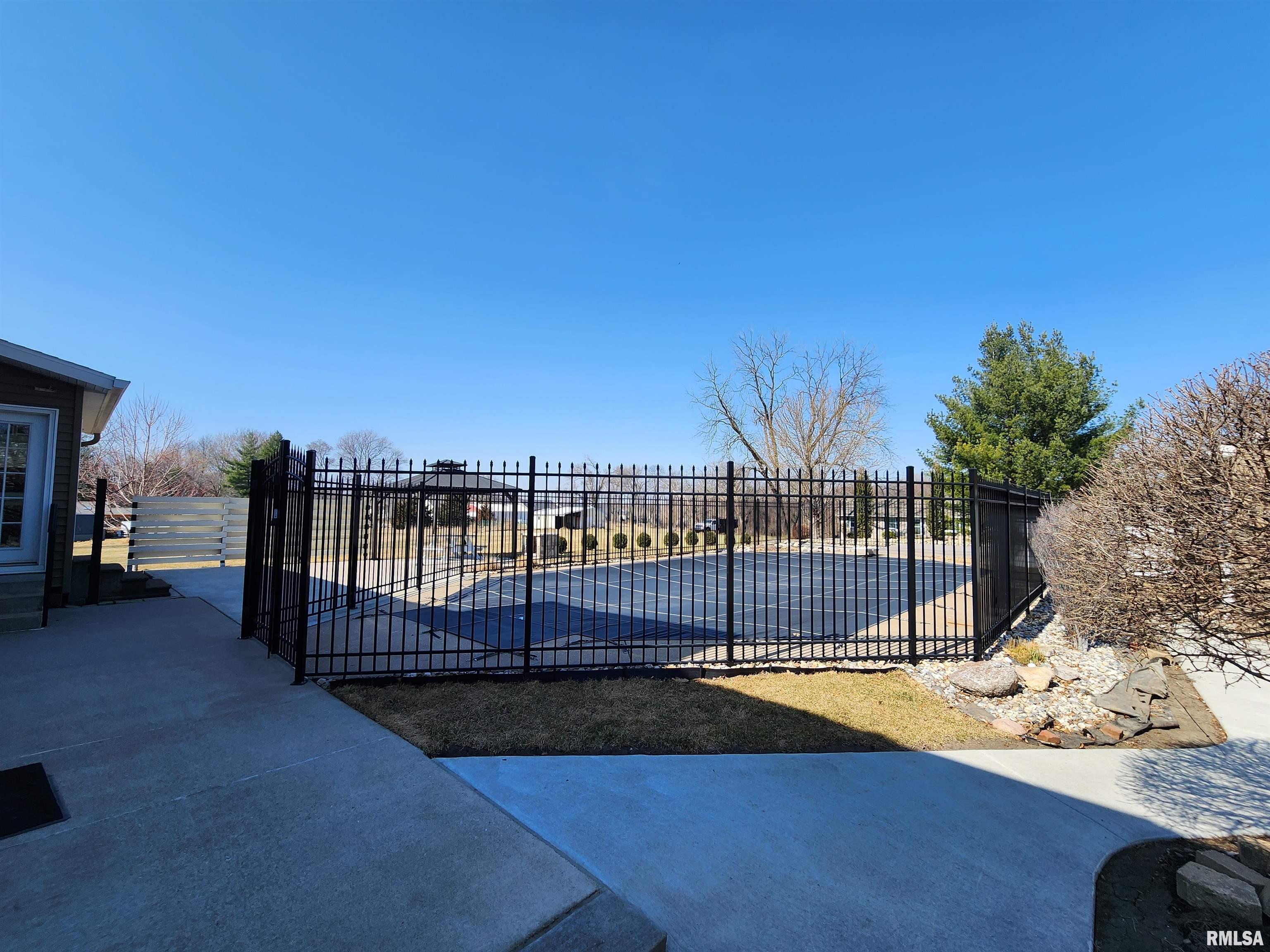 2708 E 46th Street, Davenport, Iowa image 35