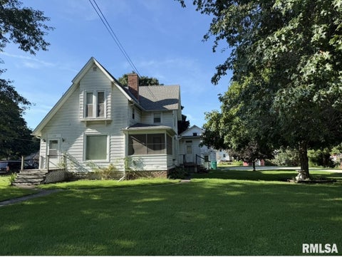 Homes For Sale - 135 W Broadway Street<br/> Warren County, Roseville, IL 61473