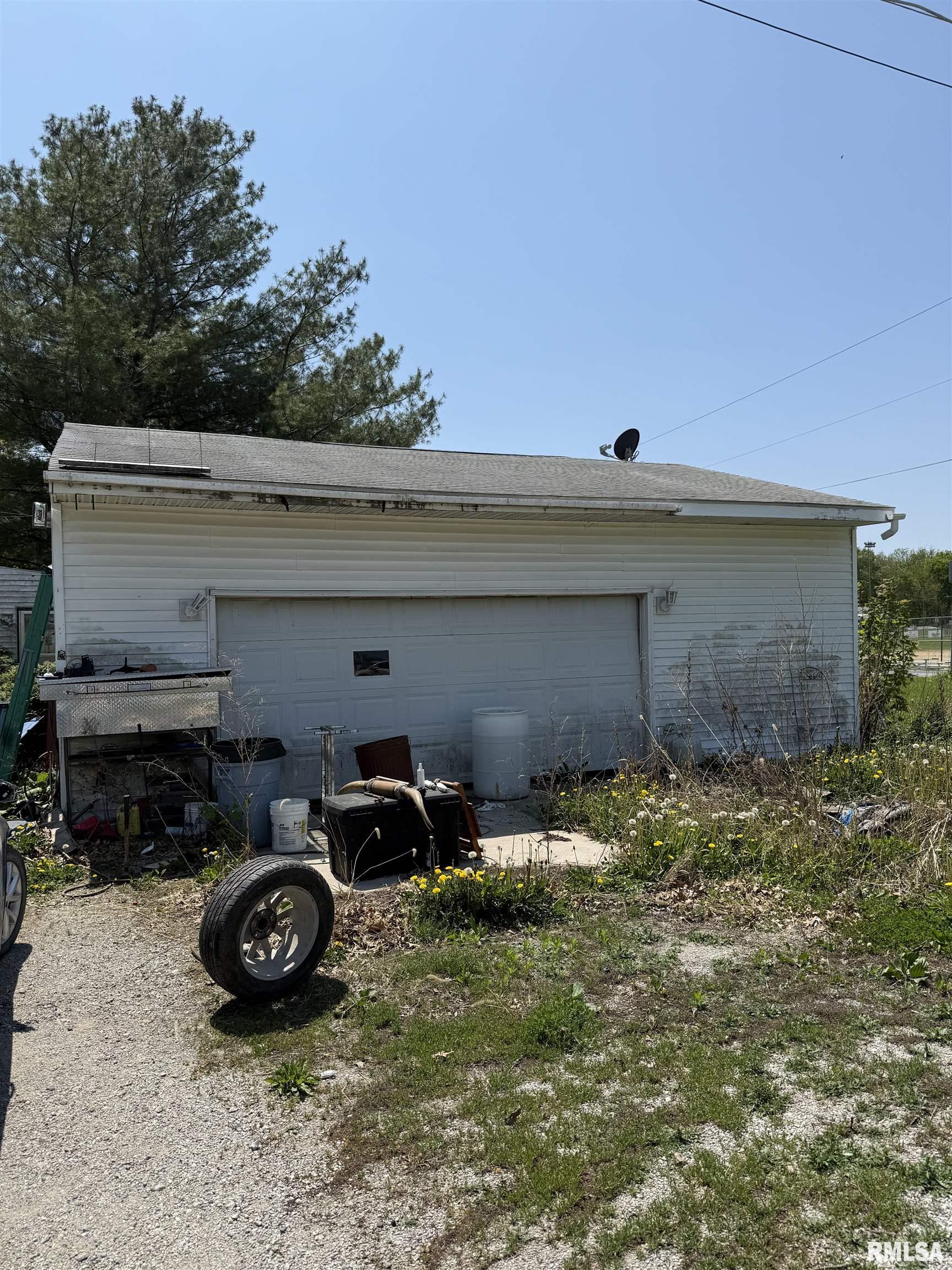 409 & 411 1st Street, Matherville, Illinois image 15