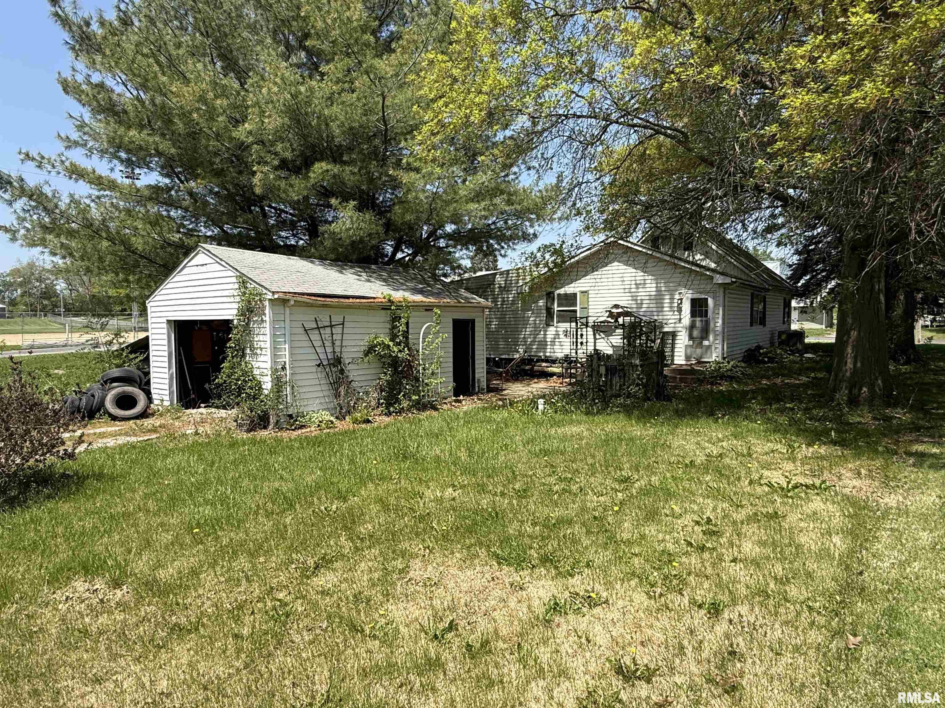 409 & 411 1st Street, Matherville, Illinois image 27