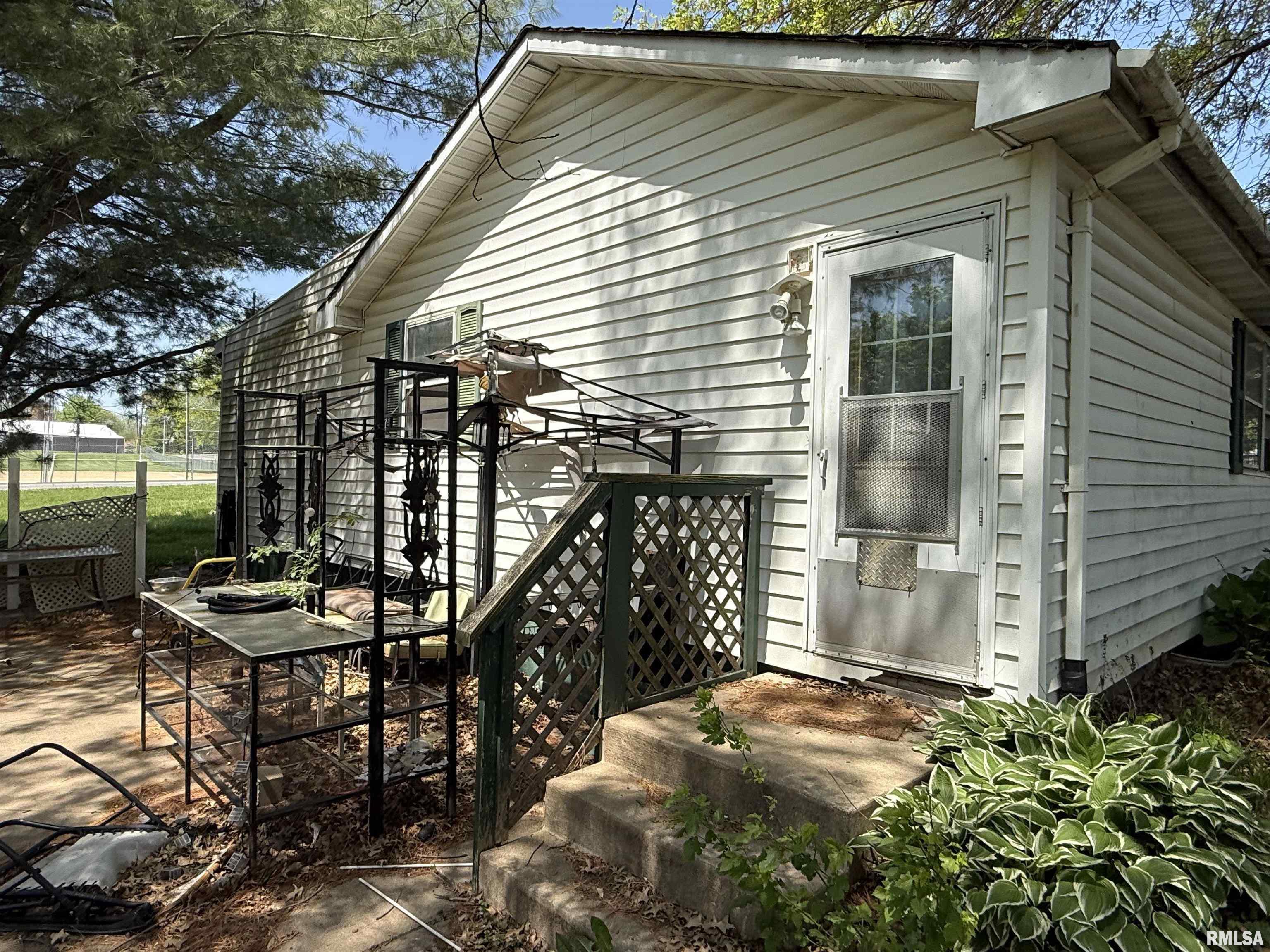 409 & 411 1st Street, Matherville, Illinois image 33