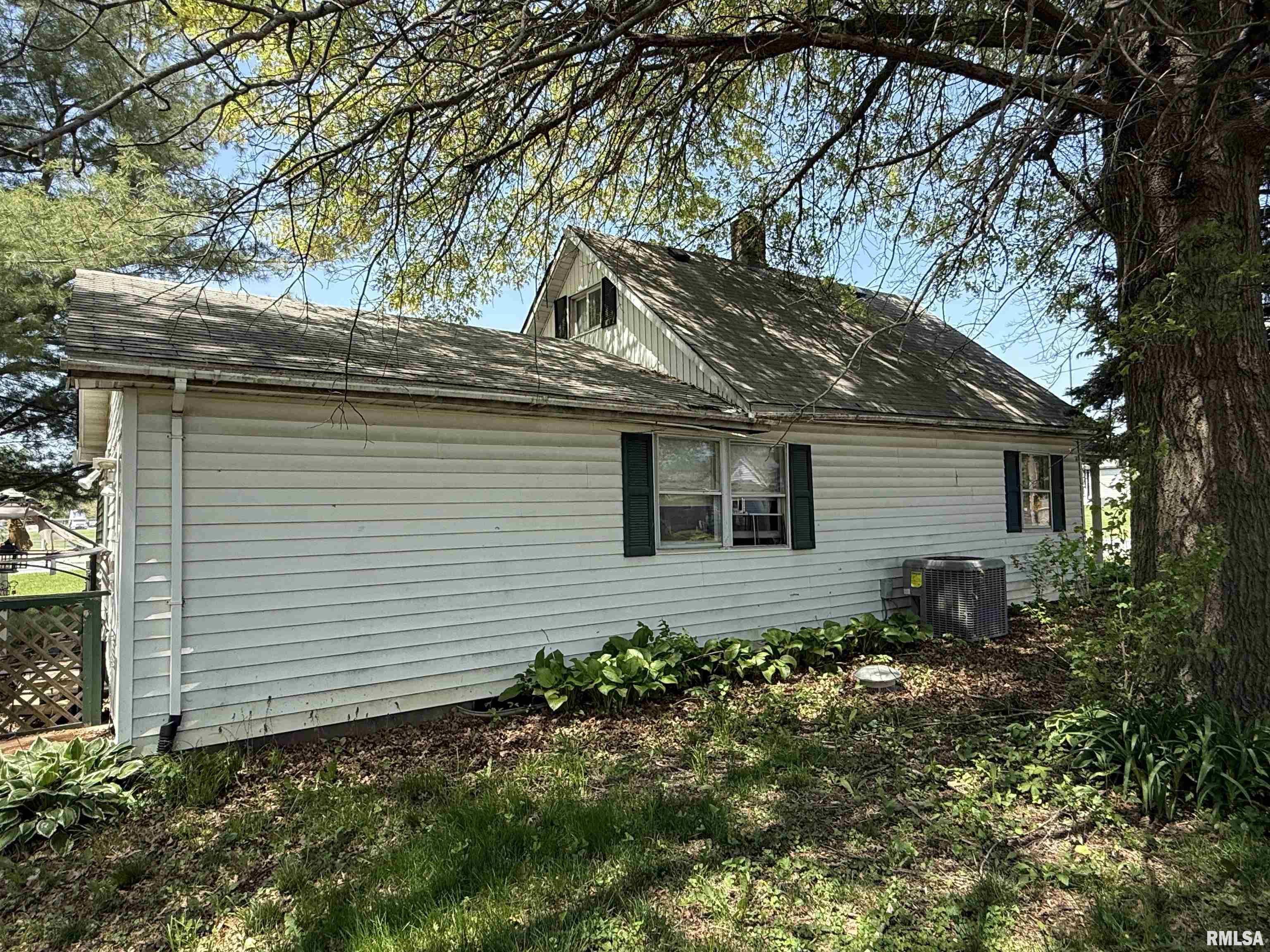 409 & 411 1st Street, Matherville, Illinois image 34