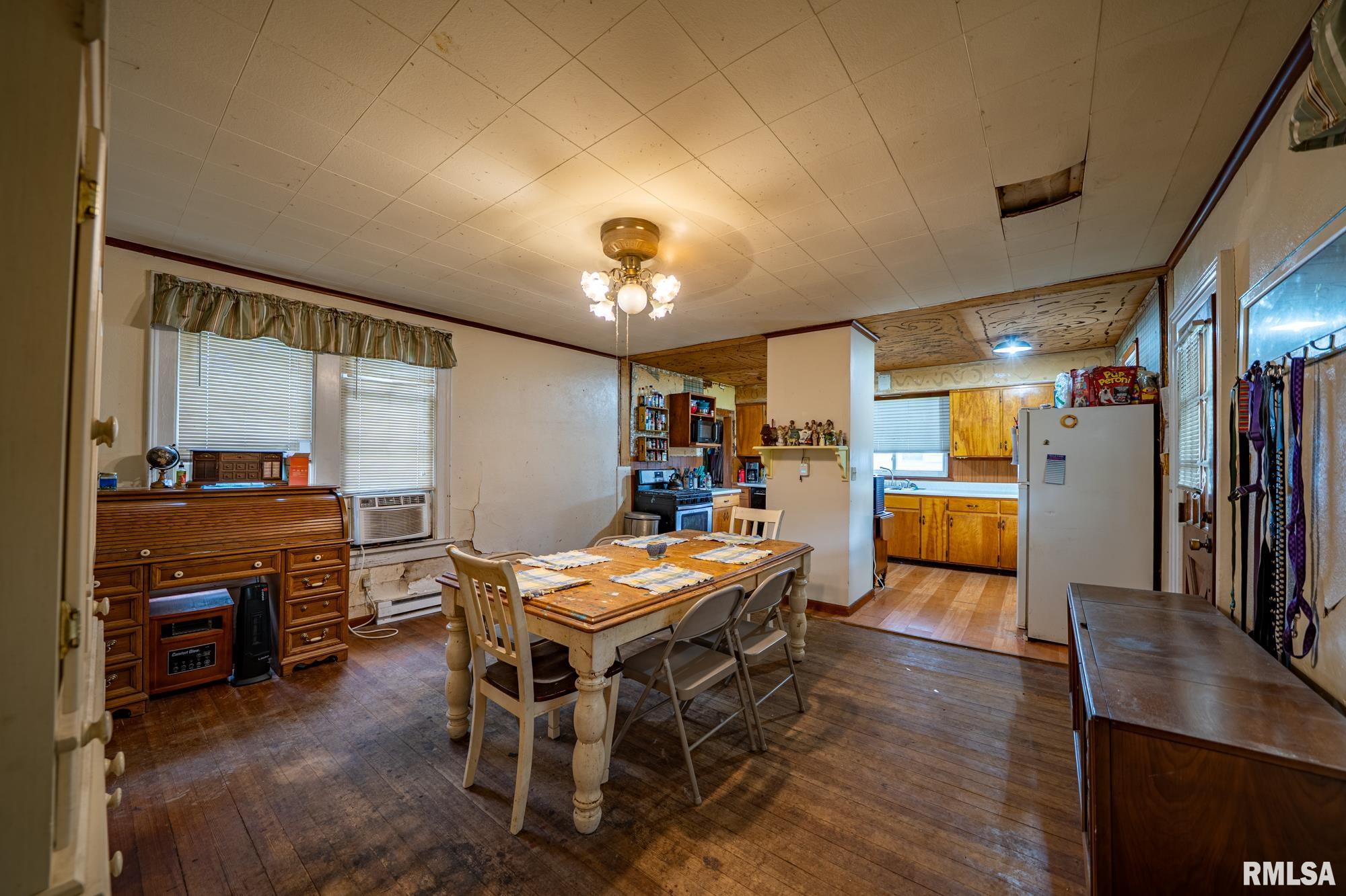 128 W Spruce Street, Canton, Illinois image 12
