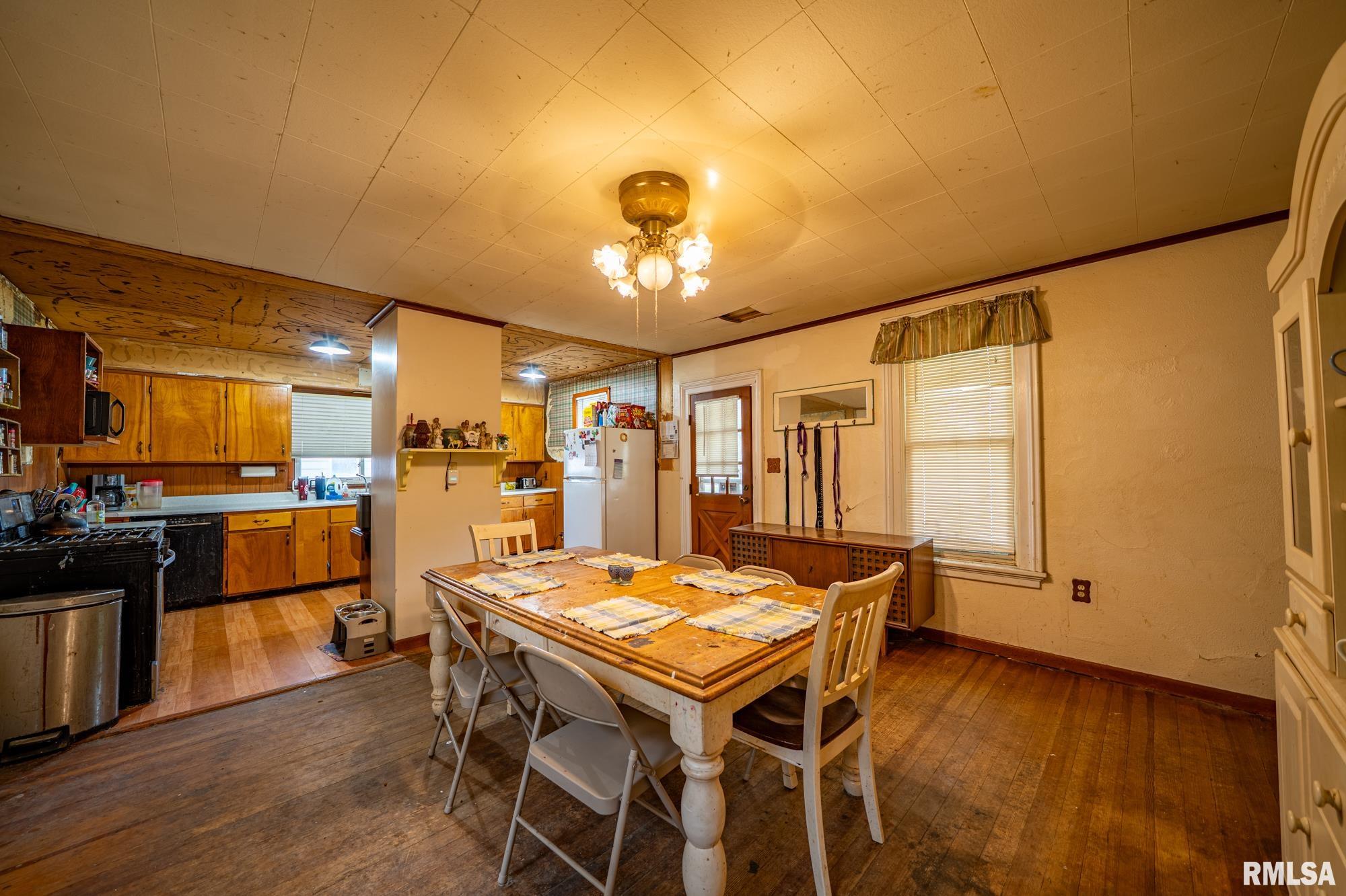 128 W Spruce Street, Canton, Illinois image 13