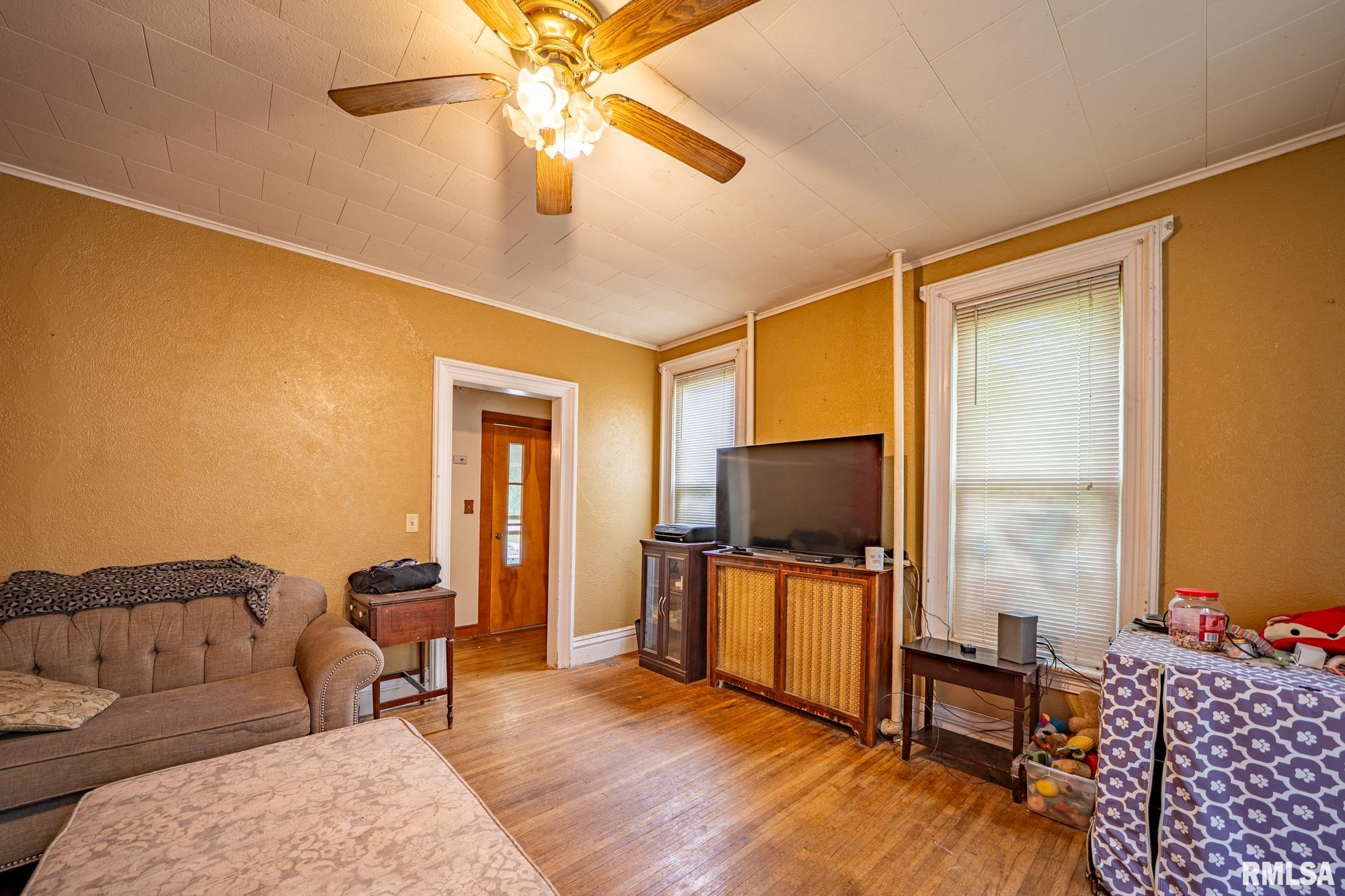128 W Spruce Street, Canton, Illinois image 5