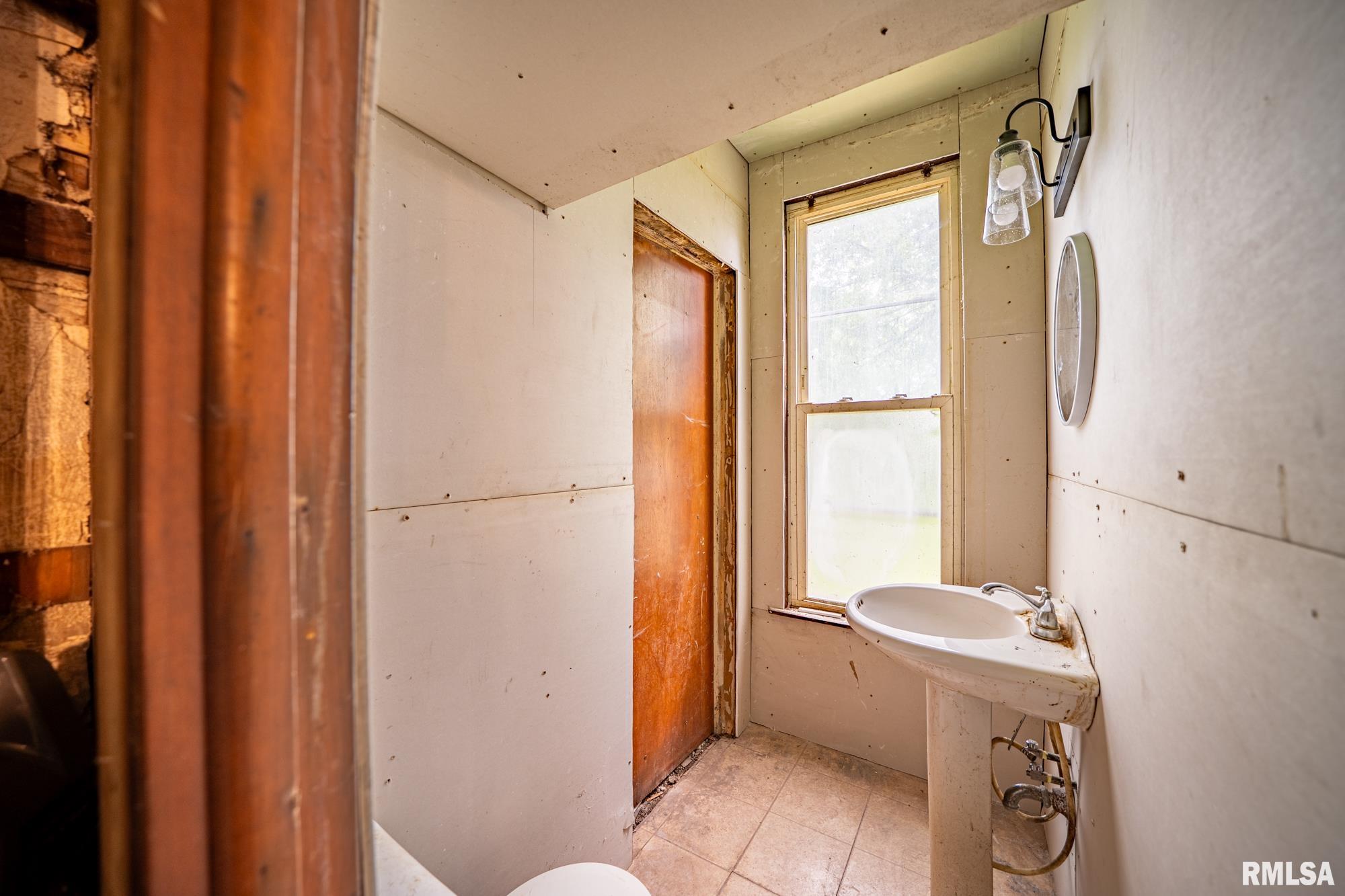 128 W Spruce Street, Canton, Illinois image 18