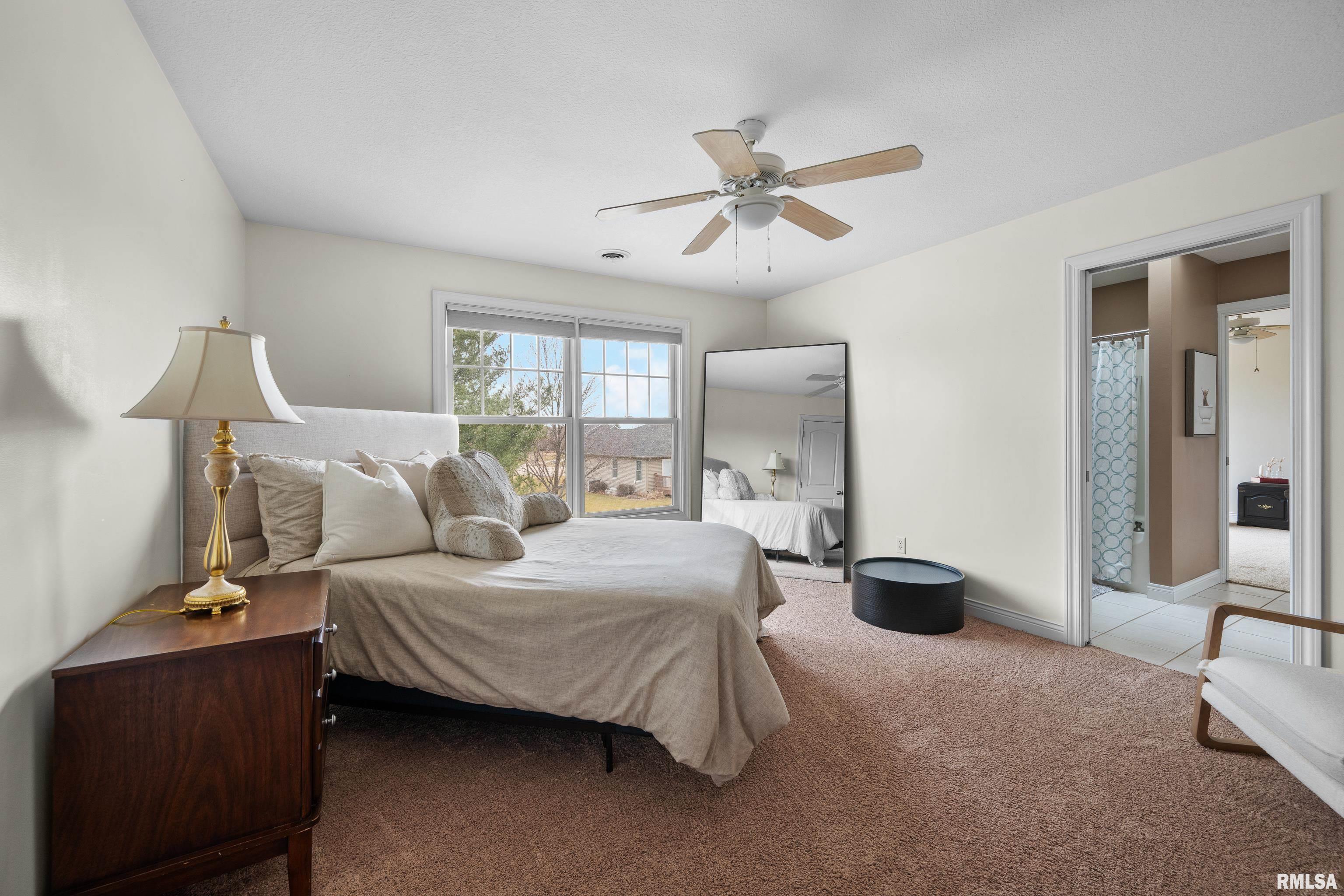 5255 Kristi Lane, Bettendorf, Iowa image 33
