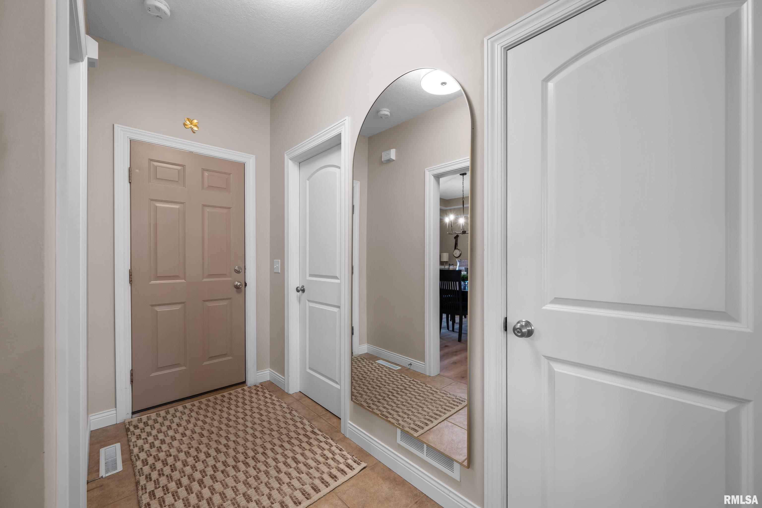 5255 Kristi Lane, Bettendorf, Iowa image 25
