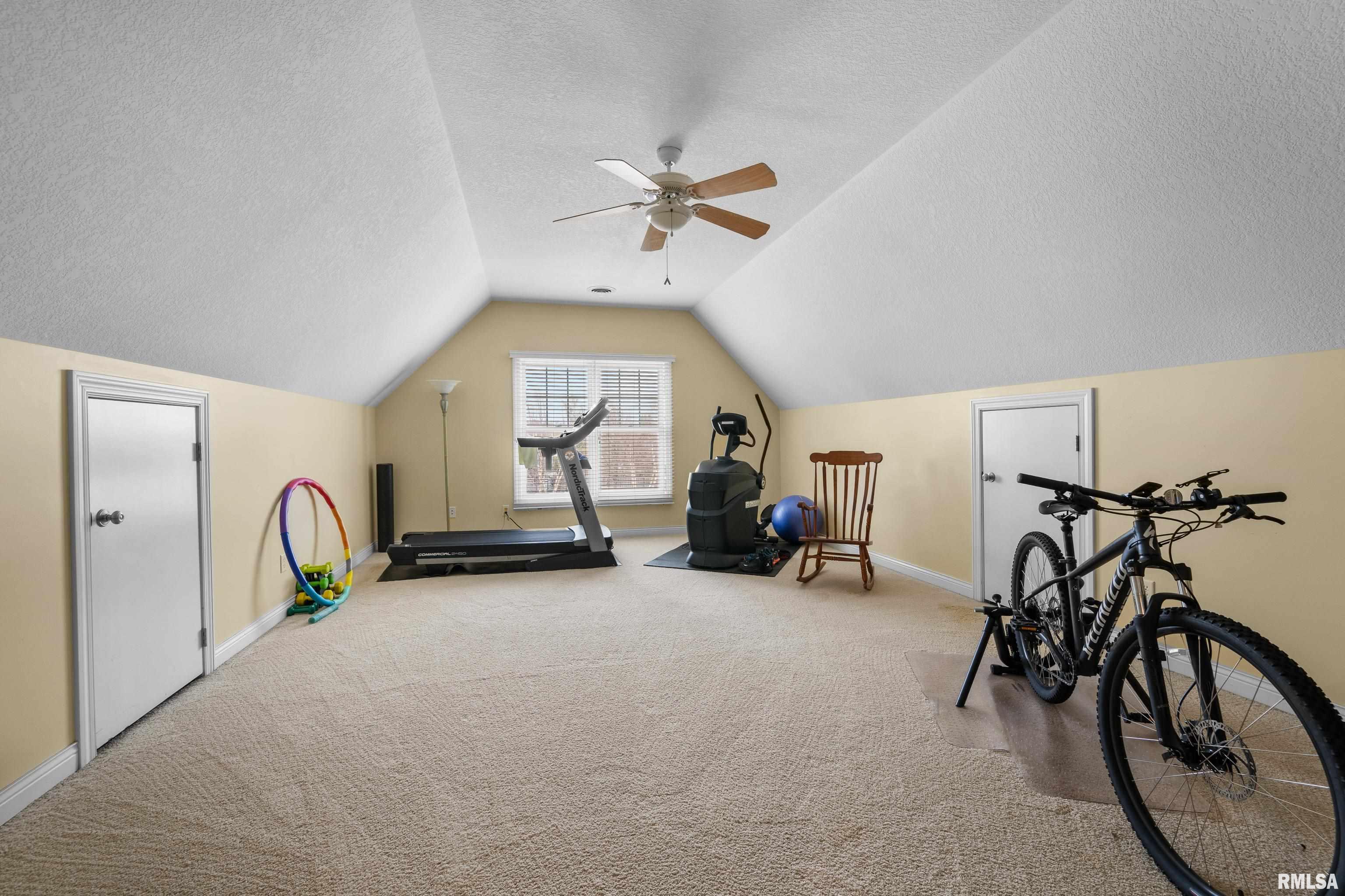 5255 Kristi Lane, Bettendorf, Iowa image 32