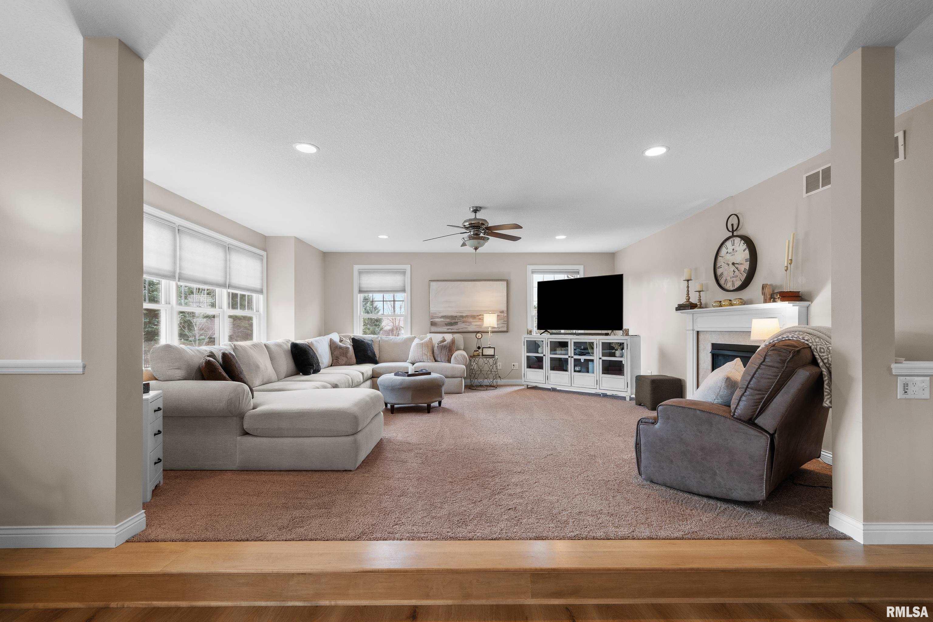 5255 Kristi Lane, Bettendorf, Iowa image 14