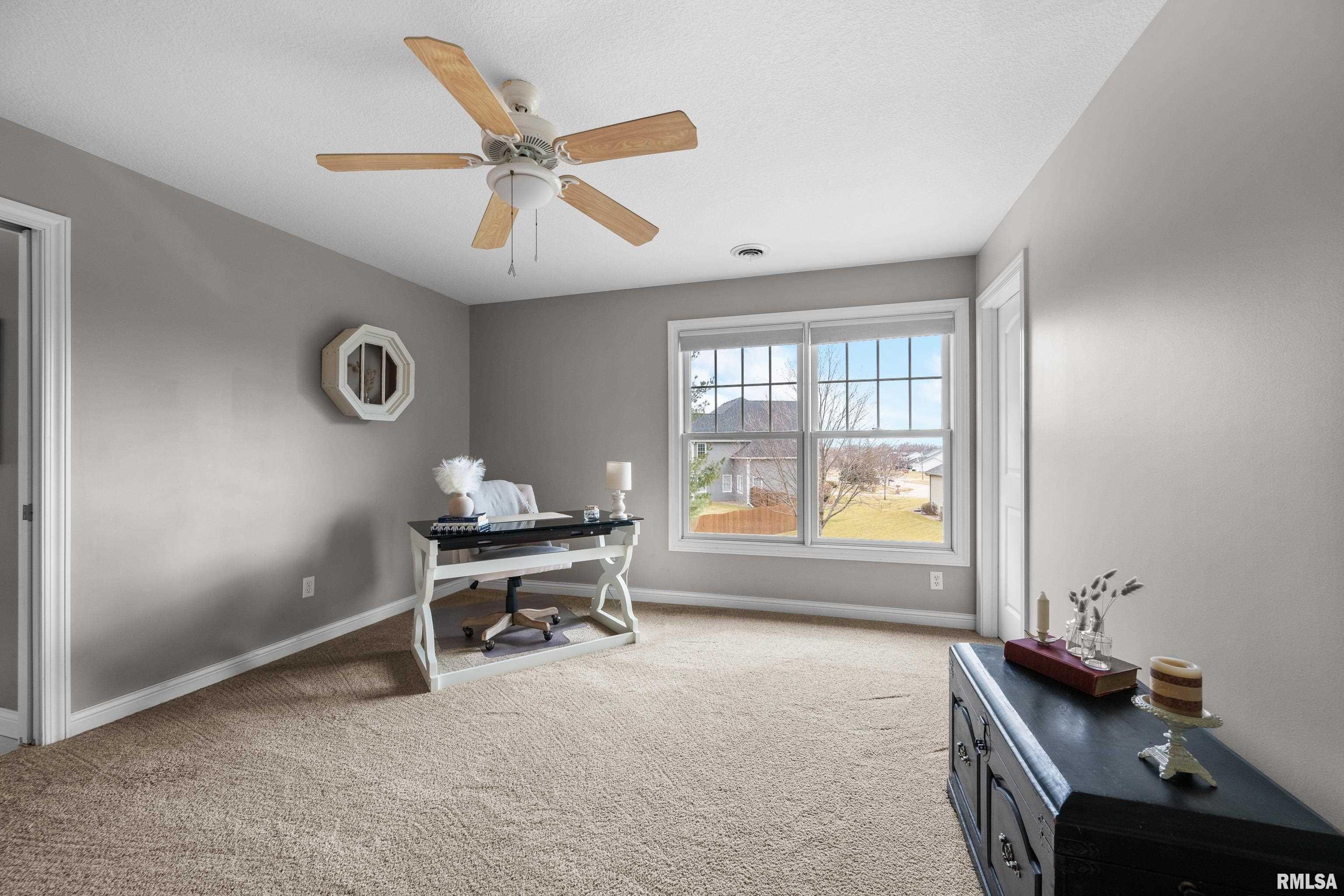 5255 Kristi Lane, Bettendorf, Iowa image 37