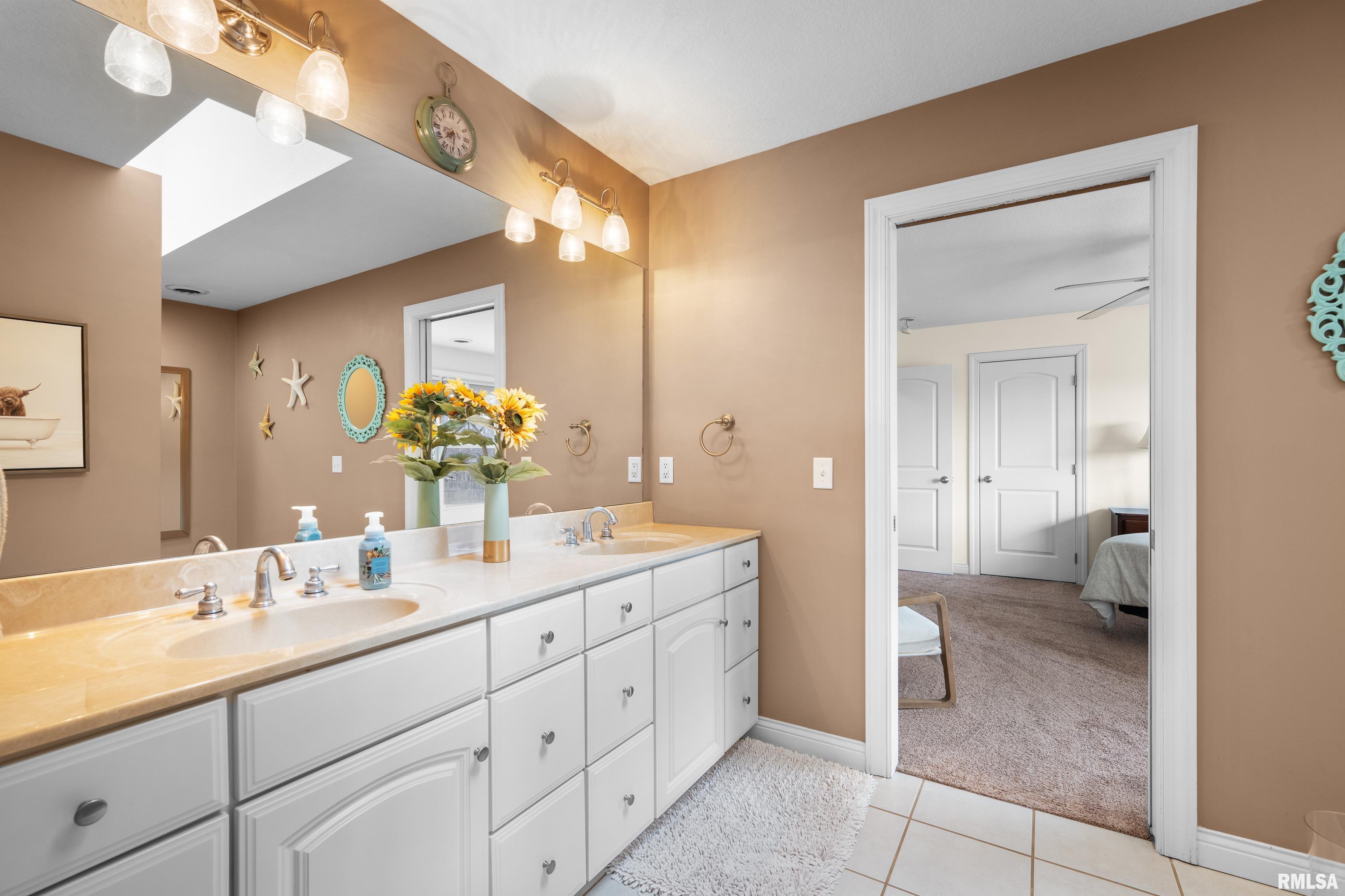 5255 Kristi Lane, Bettendorf, Iowa image 36