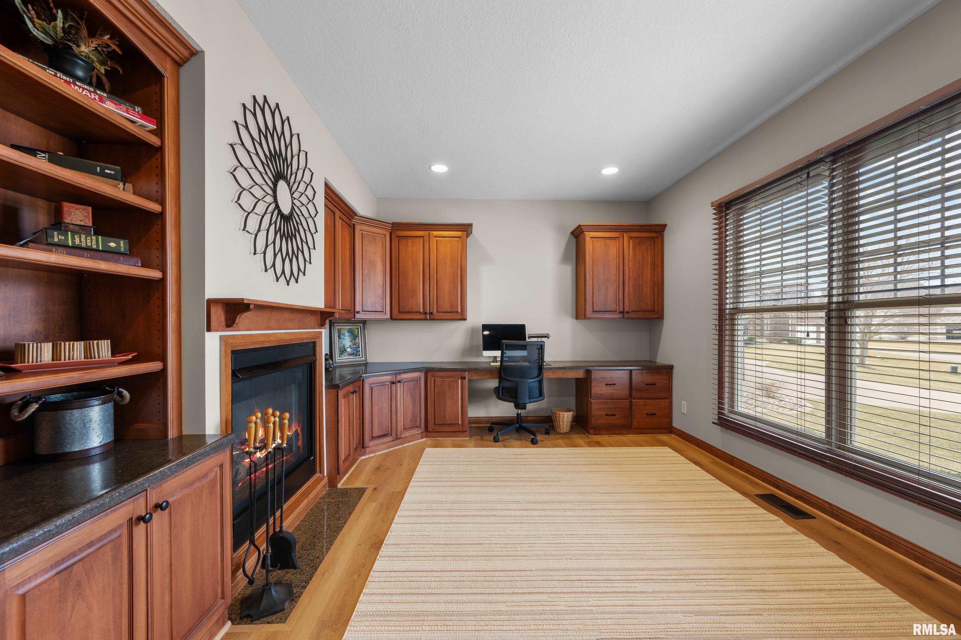 5255 Kristi Lane, Bettendorf, Iowa image 11