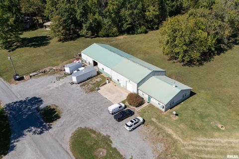 Homes For Sale - 8130 Southfork Road<br/> Marion, IL 62959