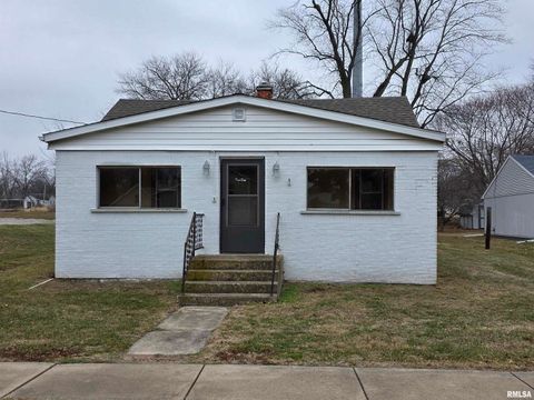 Homes For Sale - 608 S Pine Street<br/> Tazewell County, Delavan, IL 61734