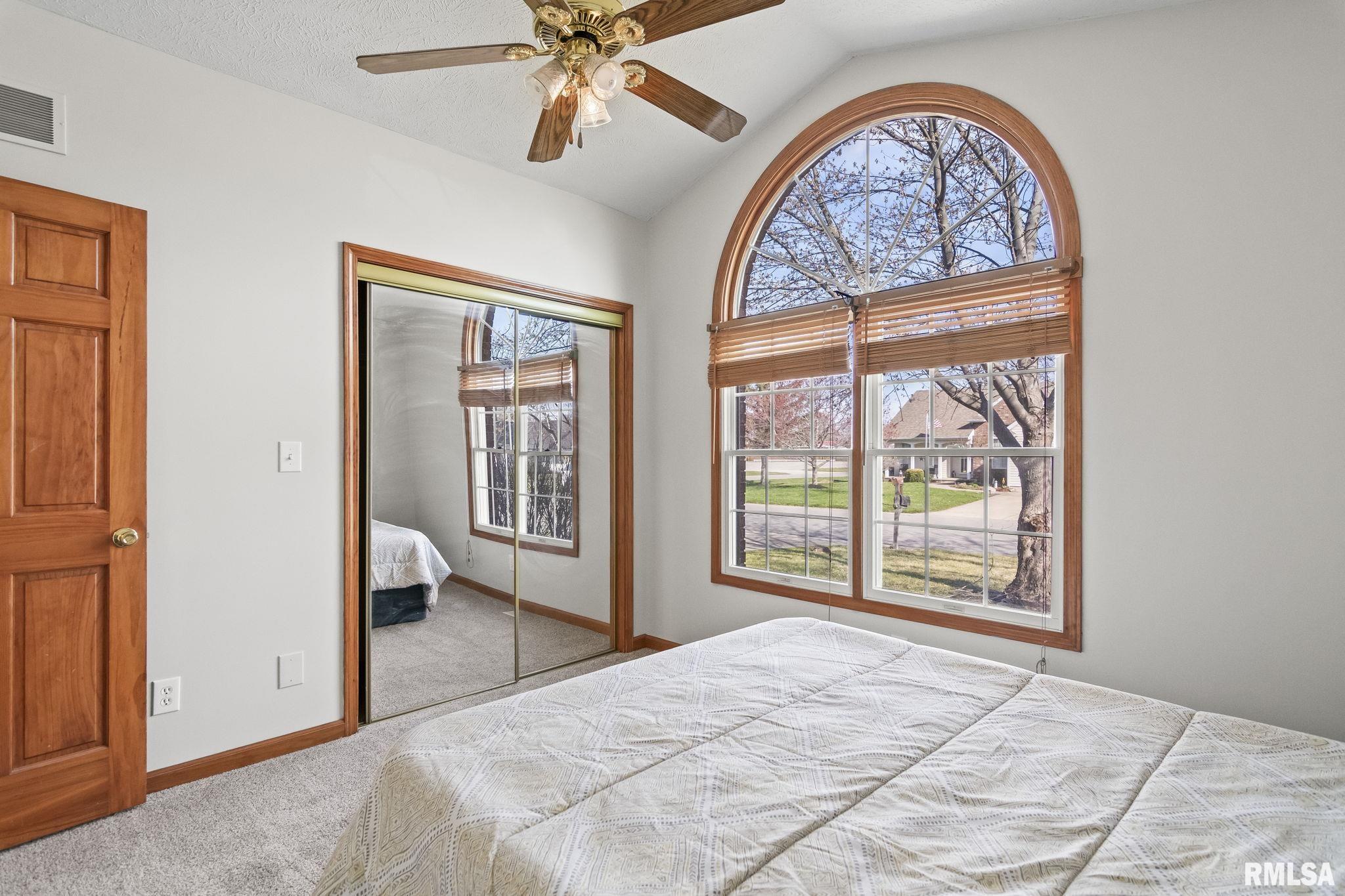 228 Brookside Glen Drive, Sherman, Illinois image 16