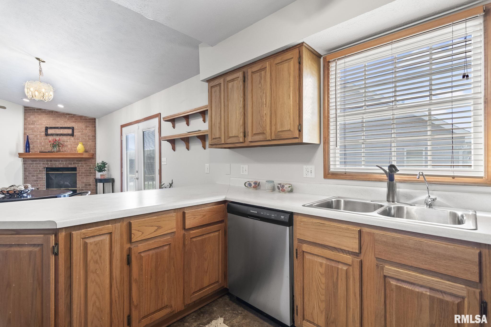 228 Brookside Glen Drive, Sherman, Illinois image 9