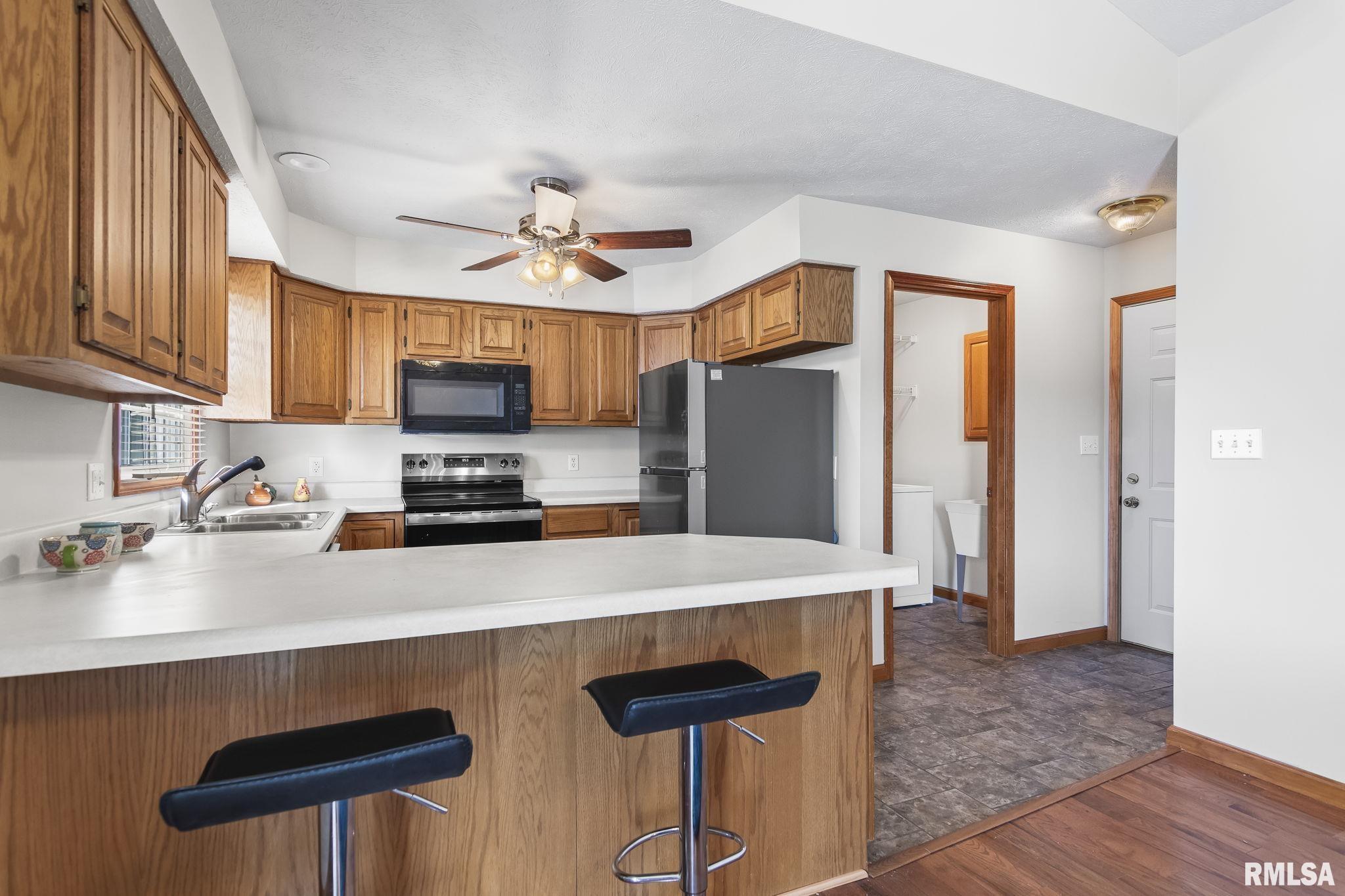 228 Brookside Glen Drive, Sherman, Illinois image 10