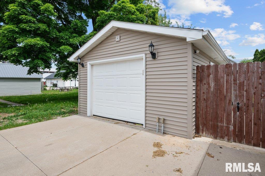 128 S Oakwood Avenue, Geneseo, Illinois image 4
