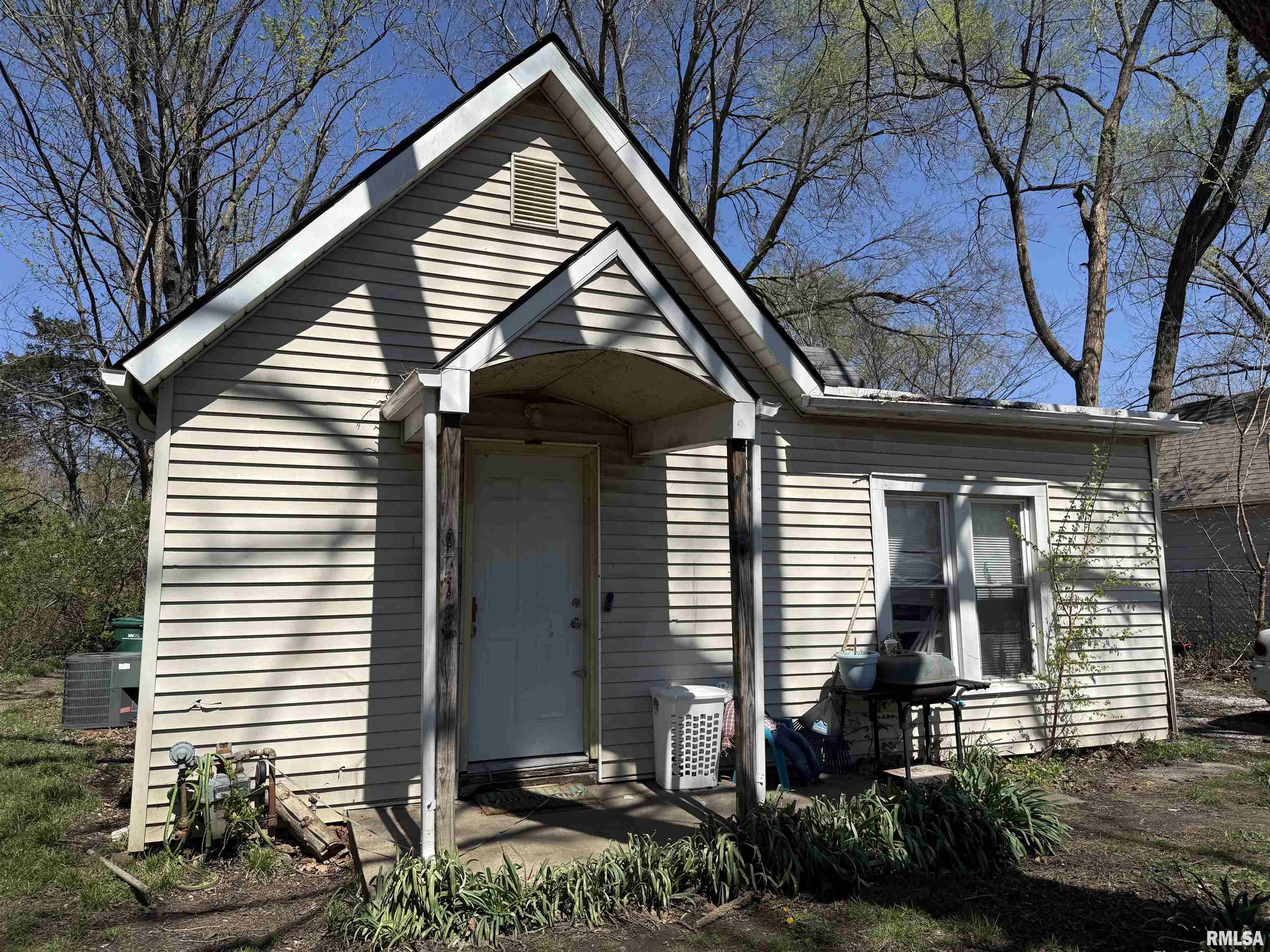 Photo 1 of 3 — 1713 E GLENN Avenue, Springfield, IL 62703