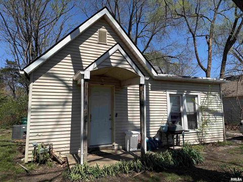 Photo of 1713 E GLENN Avenue, Springfield, IL 62703 (MLS # CA1042845)