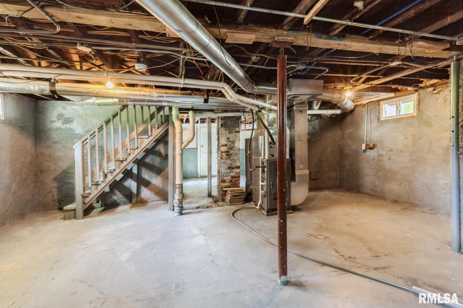 2320 E High Street, Davenport, Iowa image 13