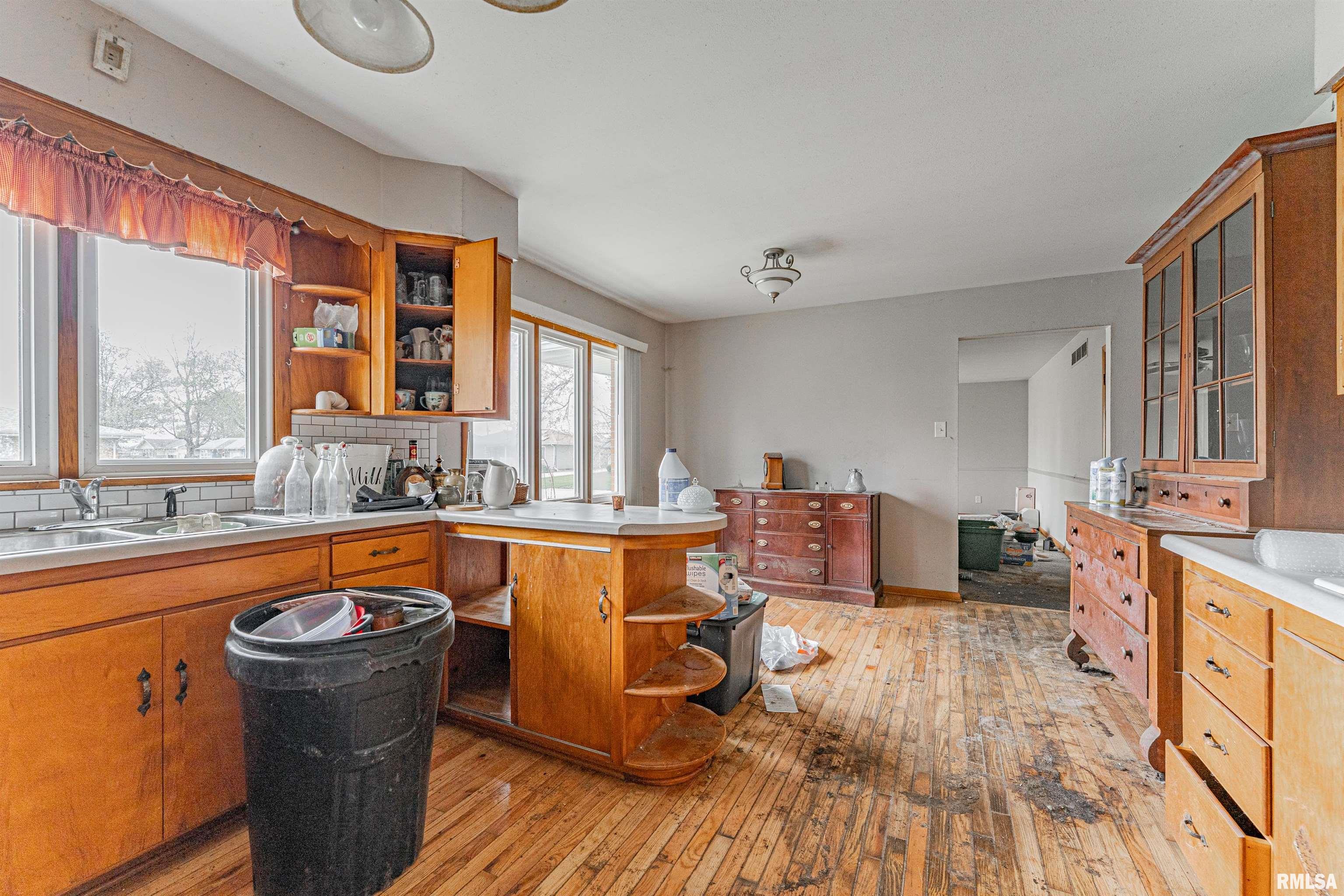 8 Tulip Drive, Lincoln, Illinois image 7