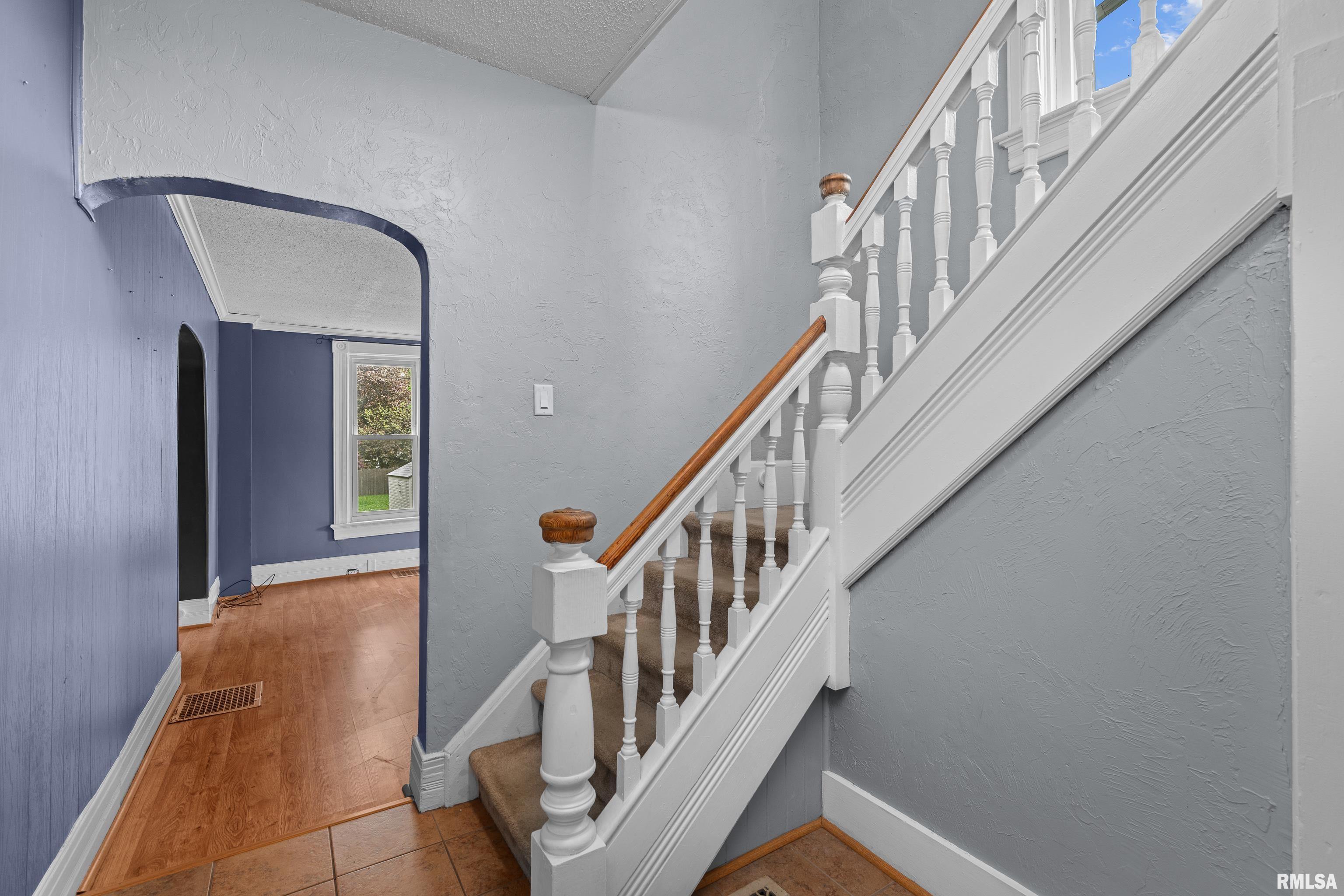117 S 8th Street, Monmouth, Illinois image 3