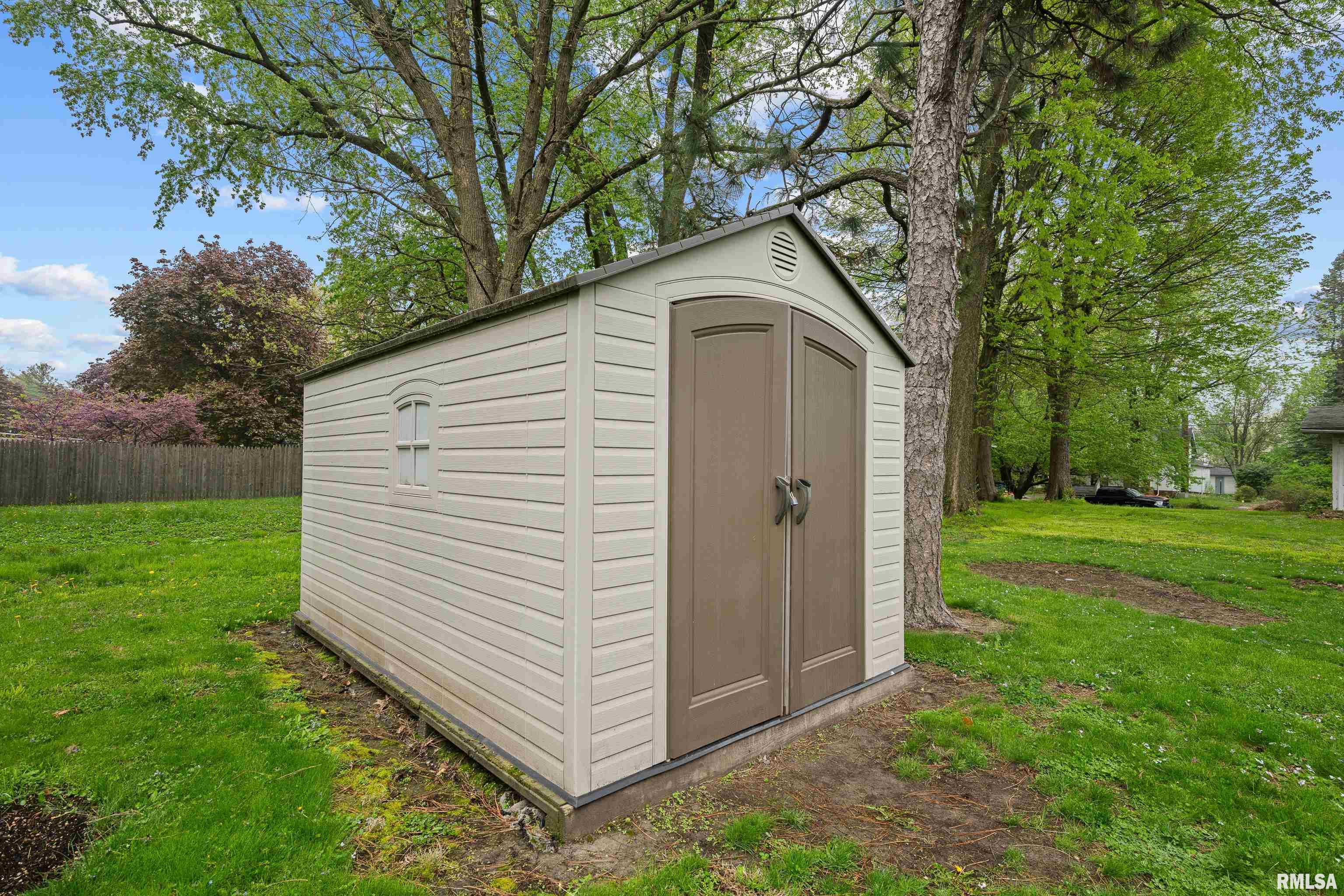 117 S 8th Street, Monmouth, Illinois image 27