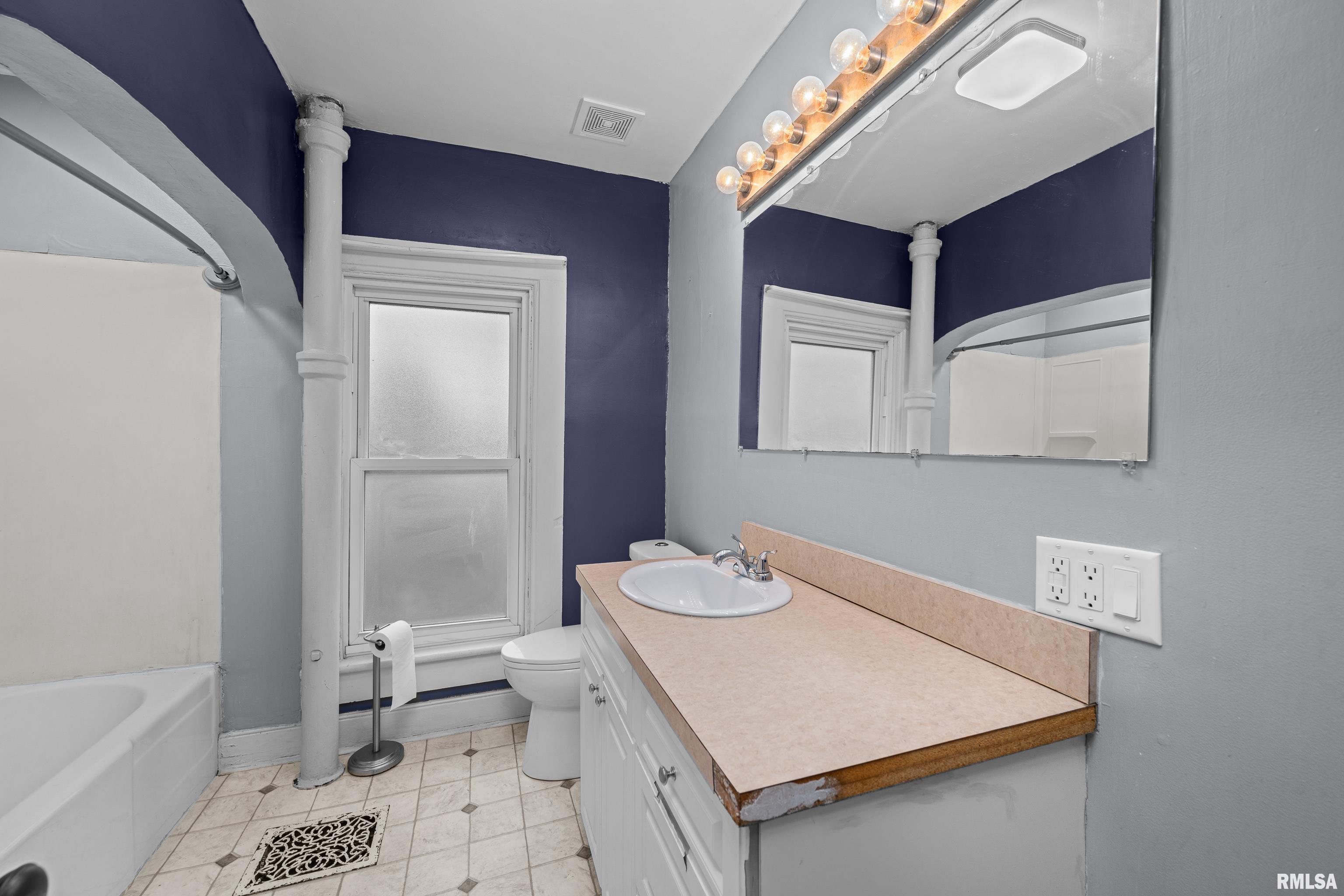 117 S 8th Street, Monmouth, Illinois image 21