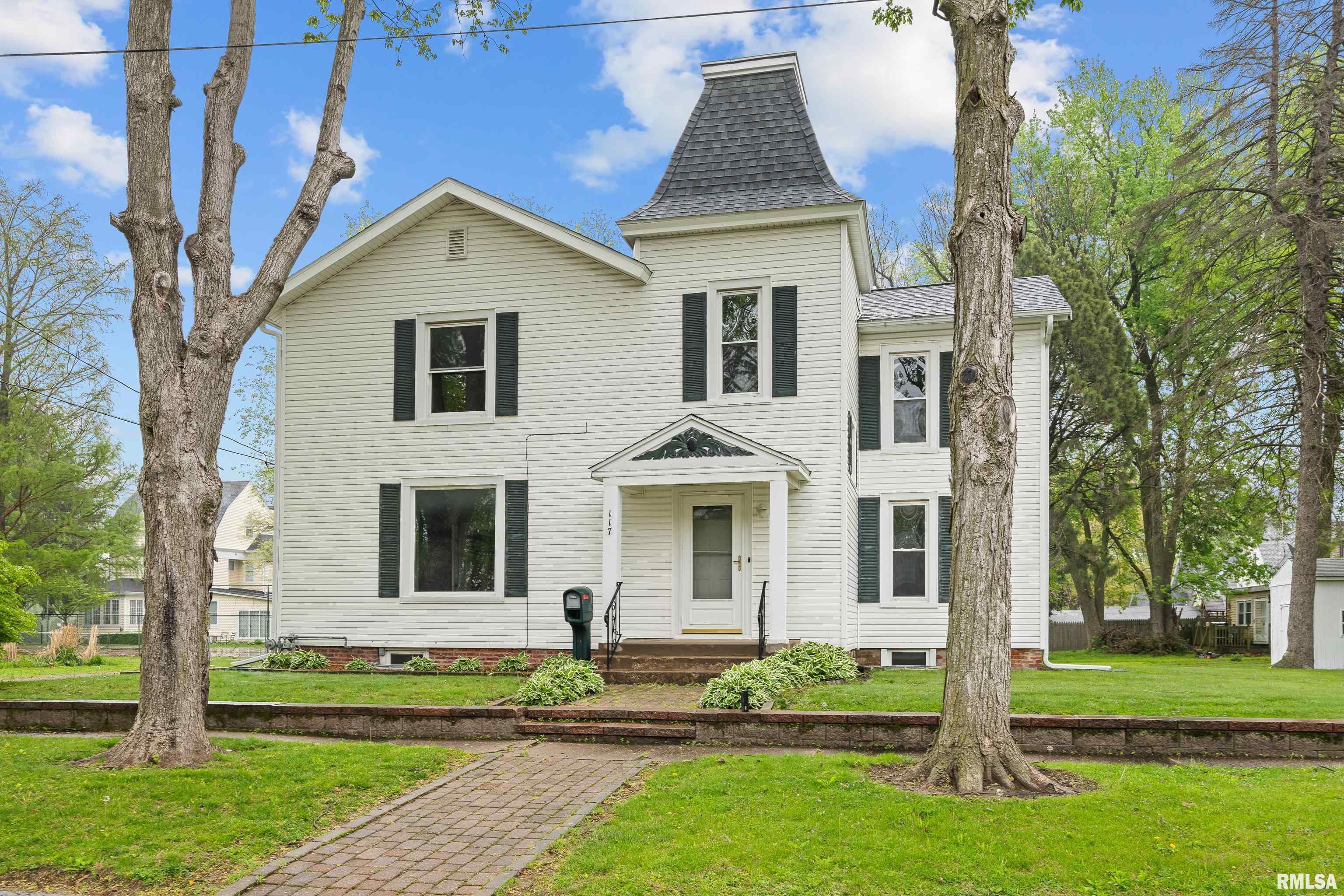 117 S 8th Street, Monmouth, Illinois image 1
