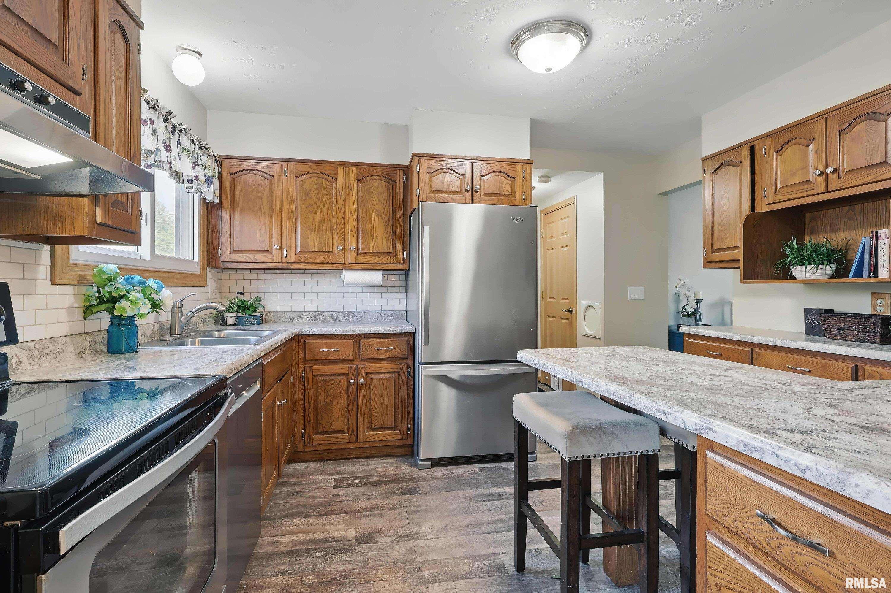 766 W 46th Street, Davenport, Iowa image 8