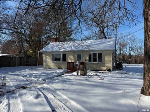 Homes For Sale - 2499 County Highway 3 Highway<br/> Henderson County, Oquawka, IL 61469