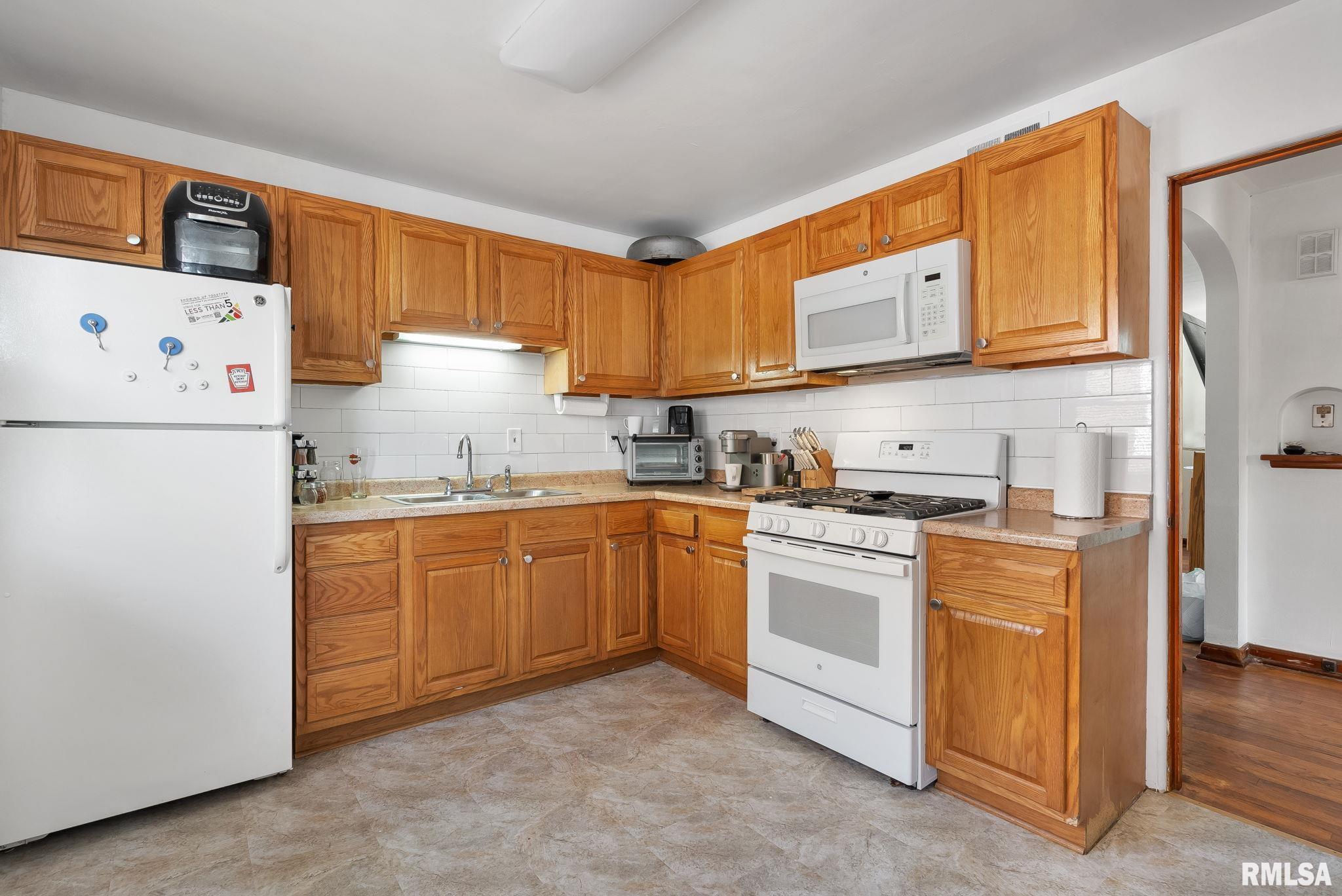 2414 Glen Place, Davenport, Iowa image 6