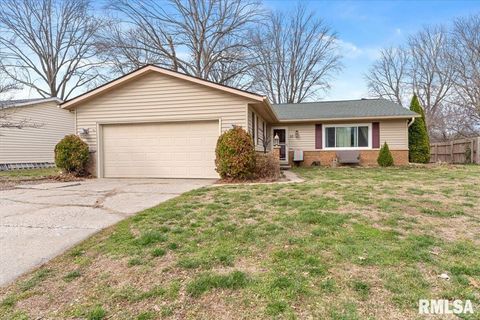 Homes For Sale - 10 Lancelot Drive<br/> Sangamon County, Rochester, IL 62563