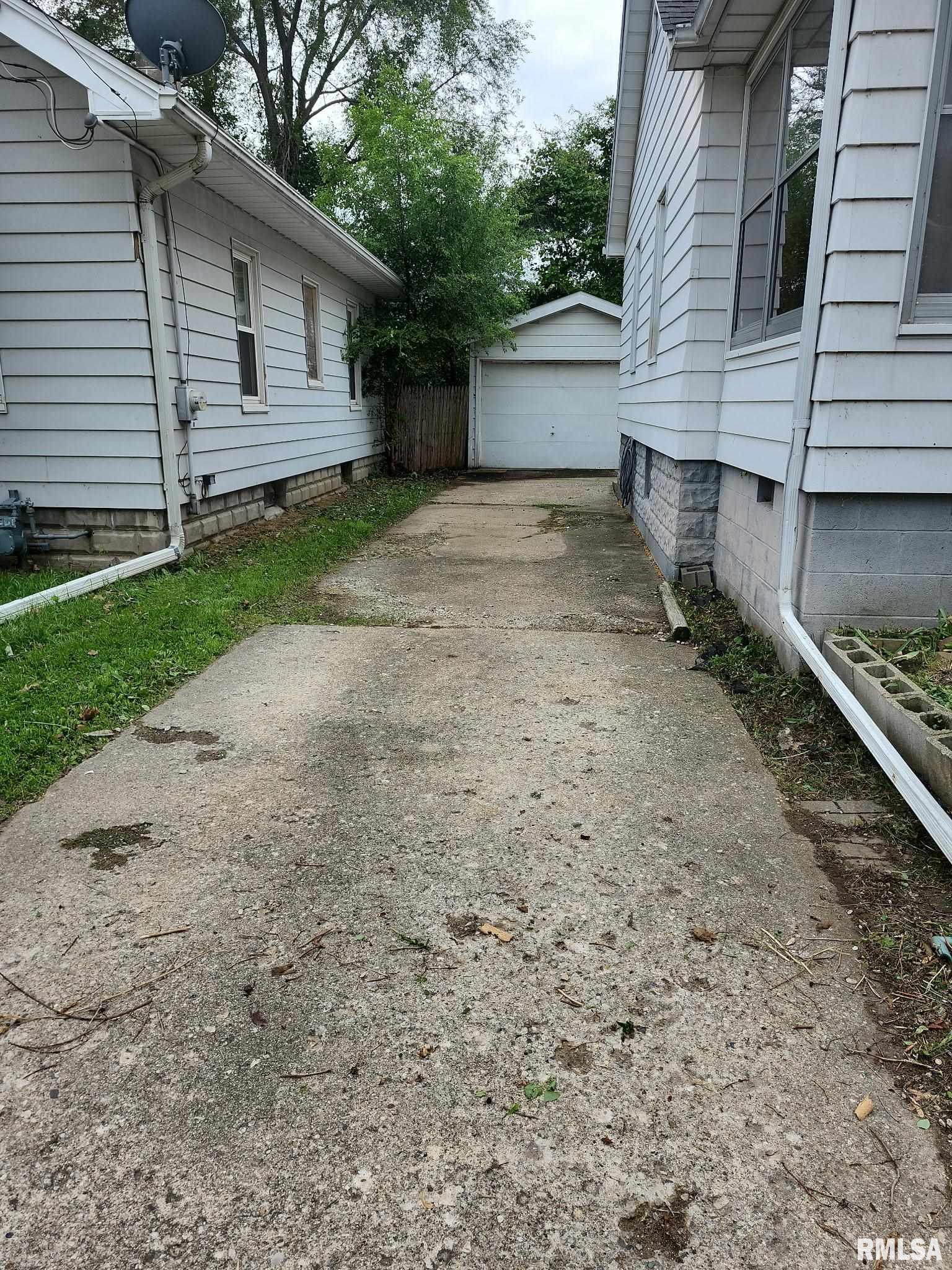 129 Pierson Street, East Peoria, Illinois image 2
