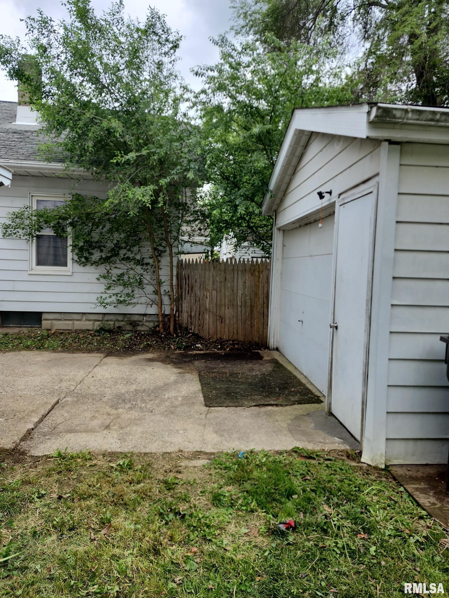129 Pierson Street, East Peoria, Illinois image 3