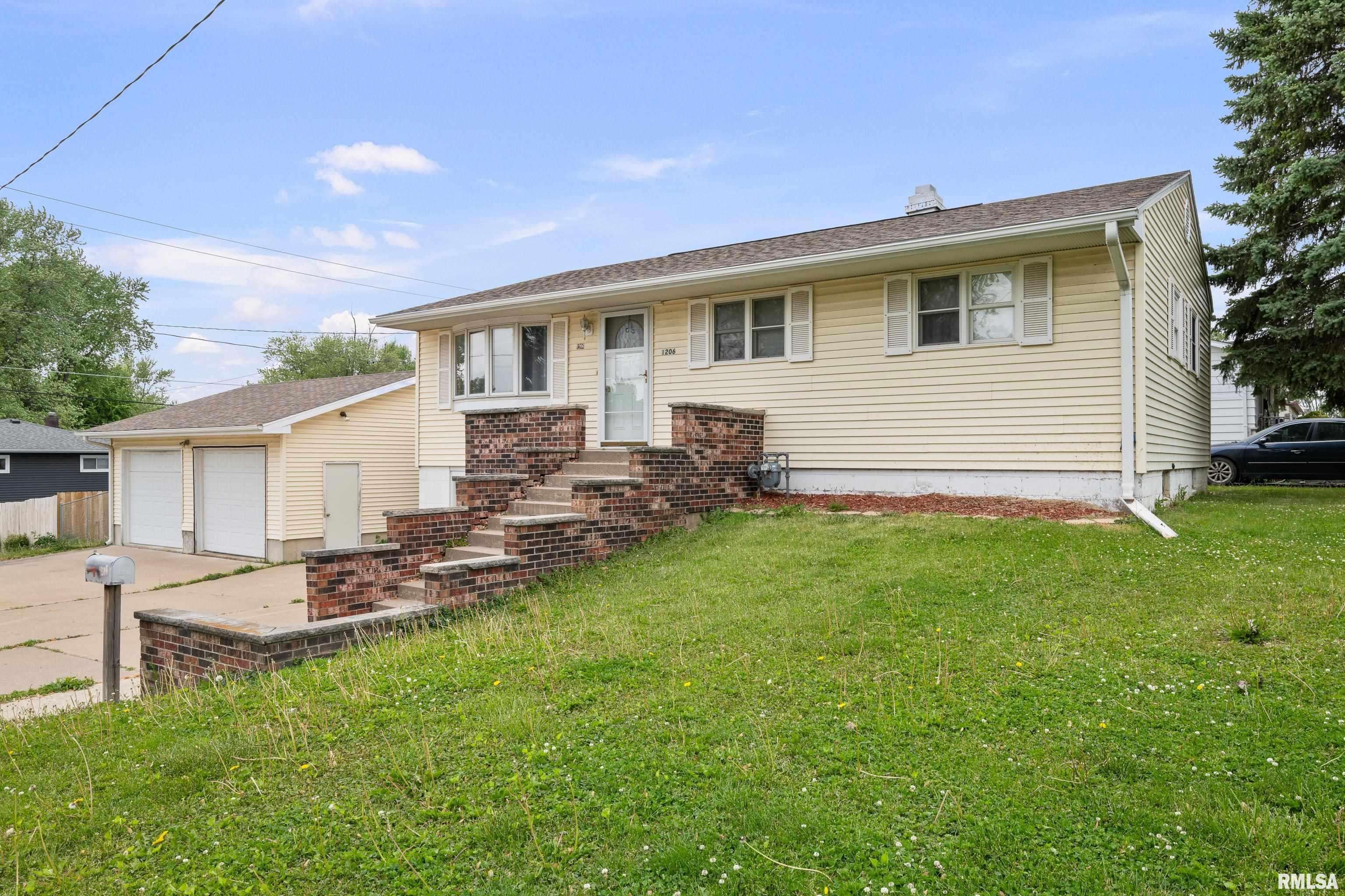 1206 10th Avenue North, Clinton, Iowa image 2