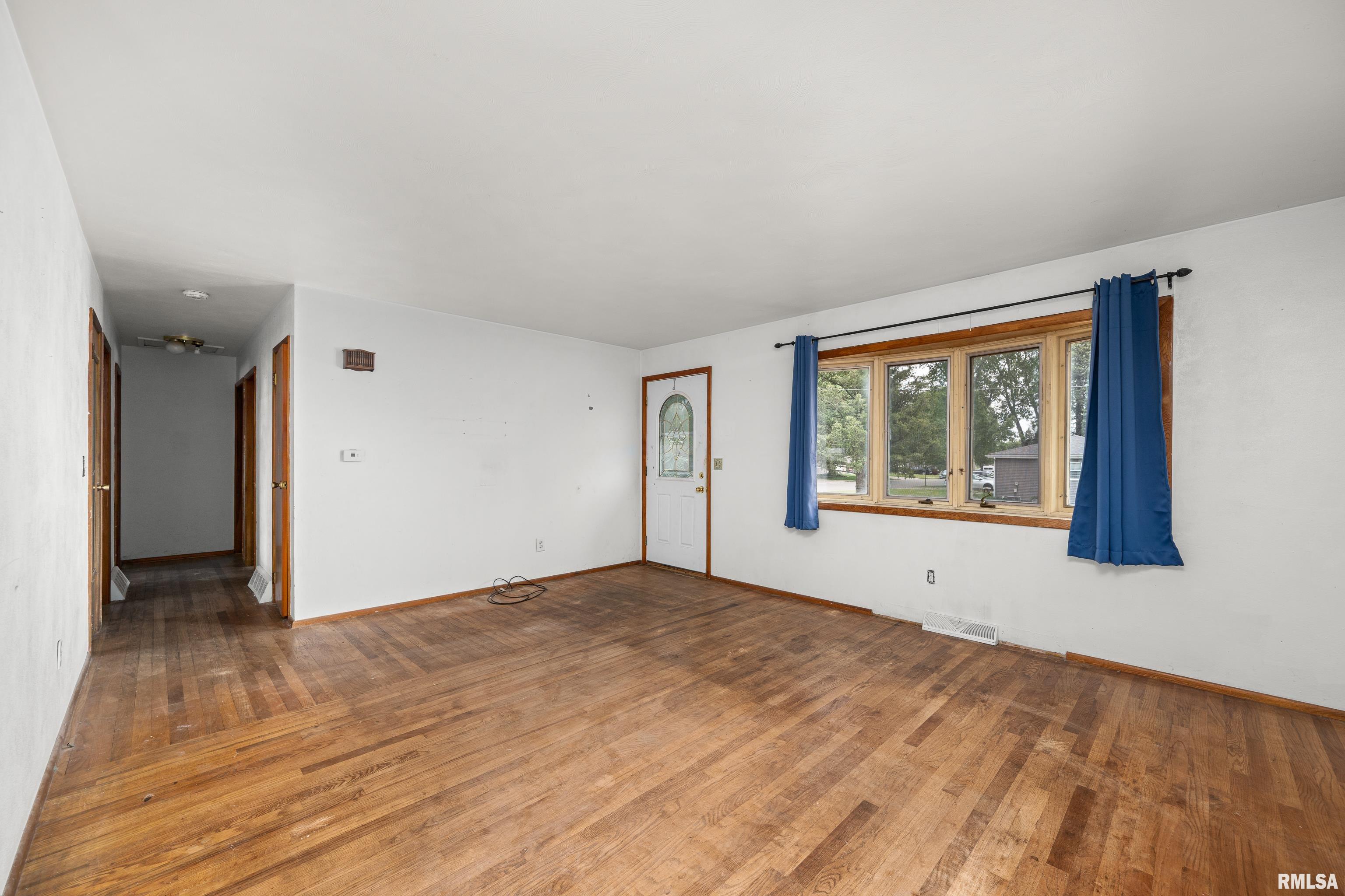 1206 10th Avenue North, Clinton, Iowa image 4